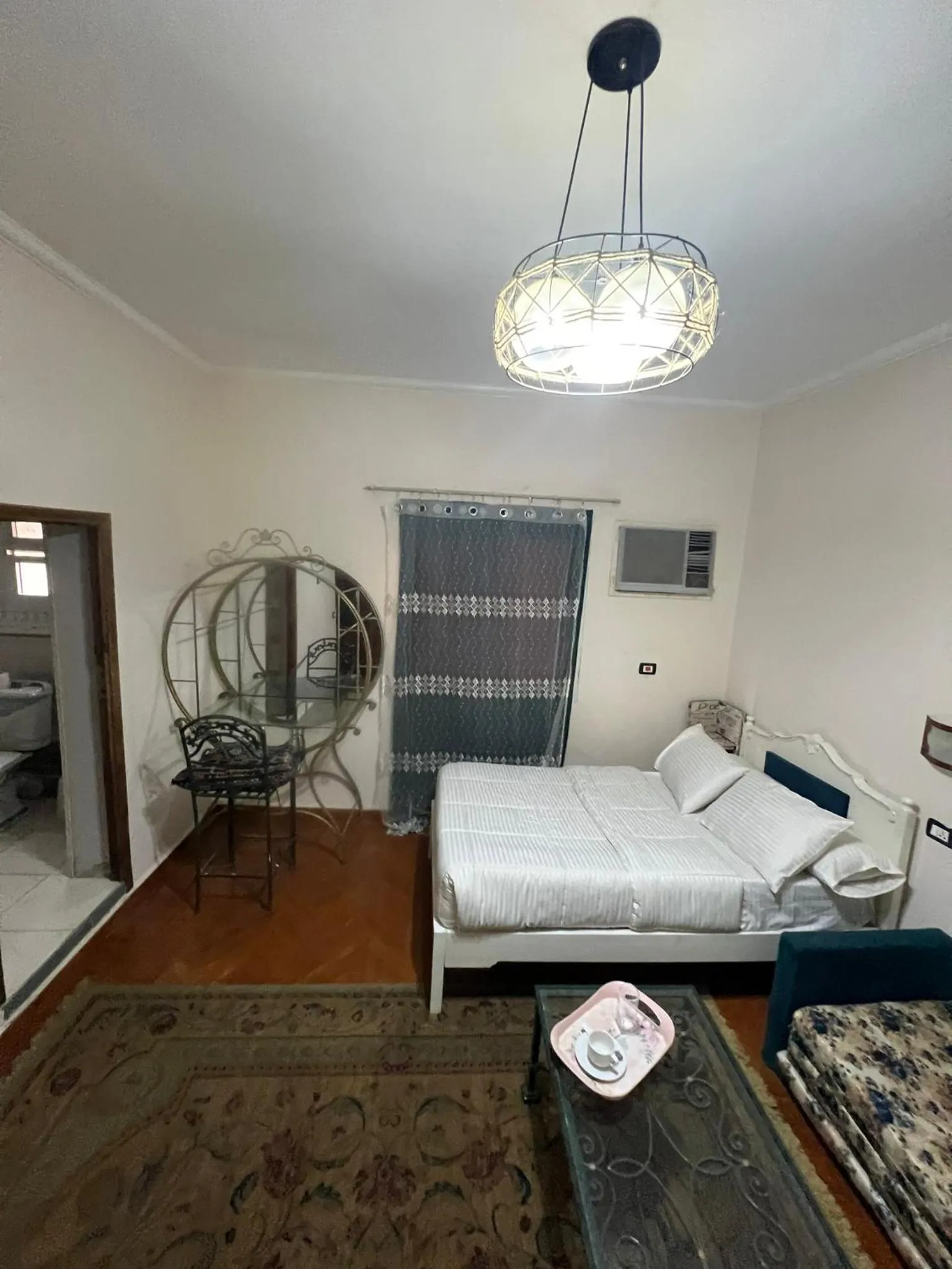 Bedroom, Bed in A pyramids view