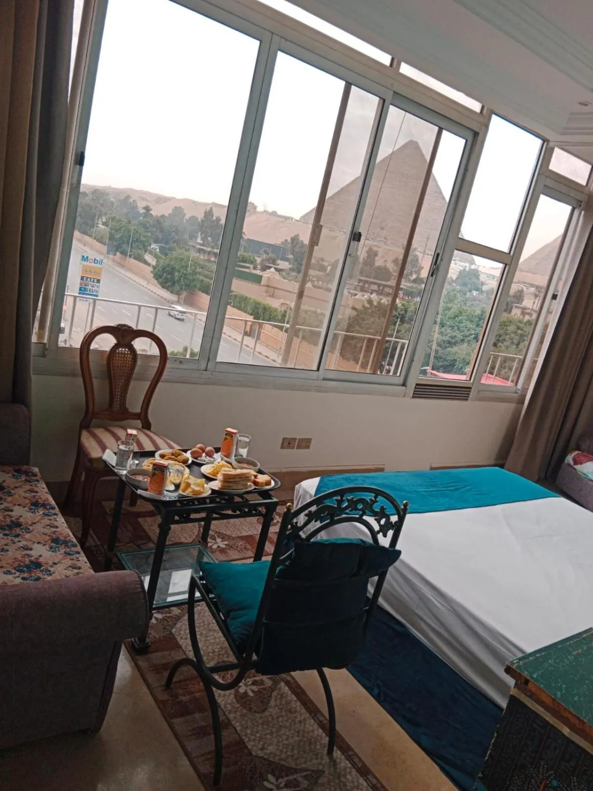 Patio in A pyramids view