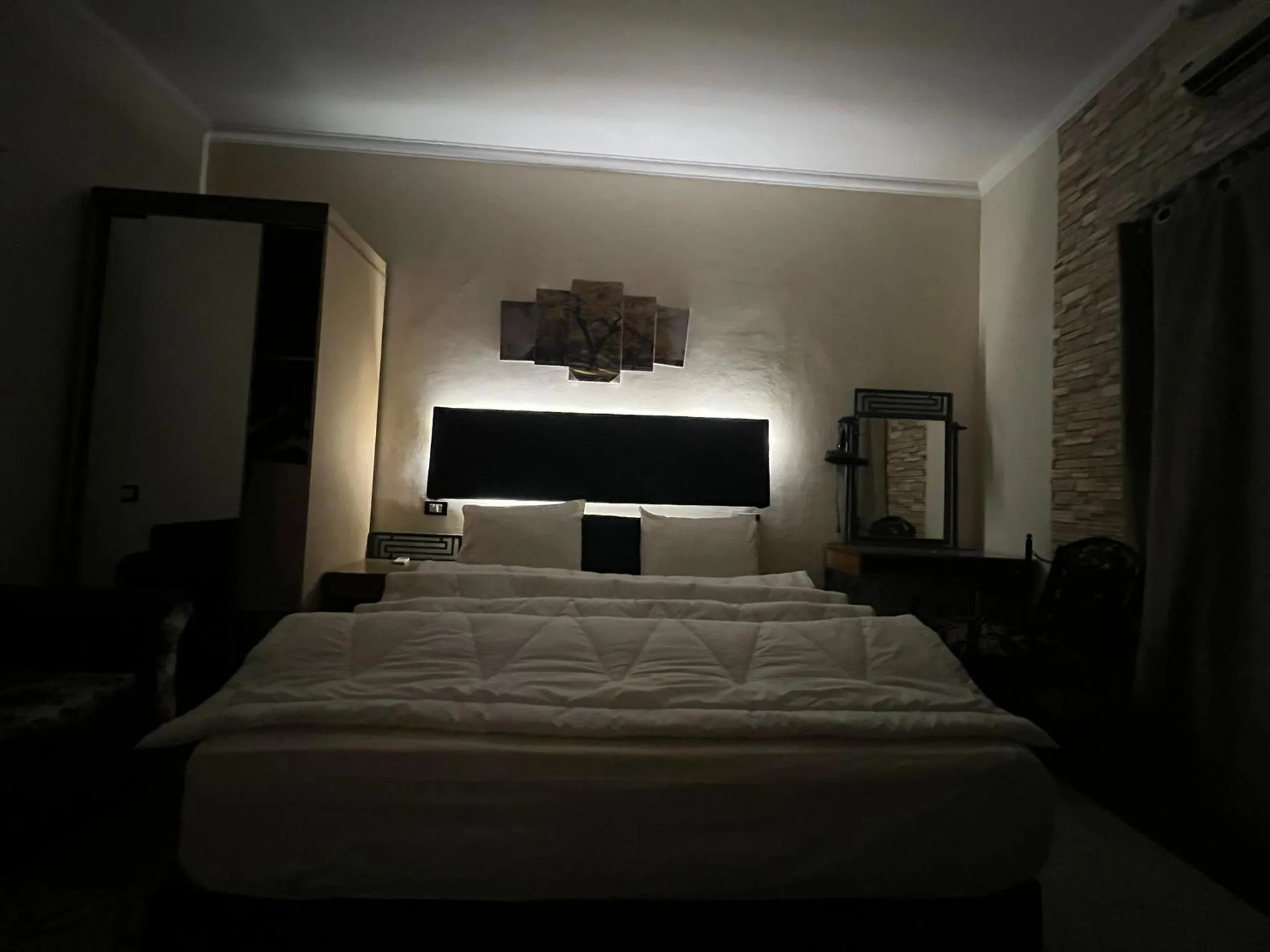 Bed in A pyramids view