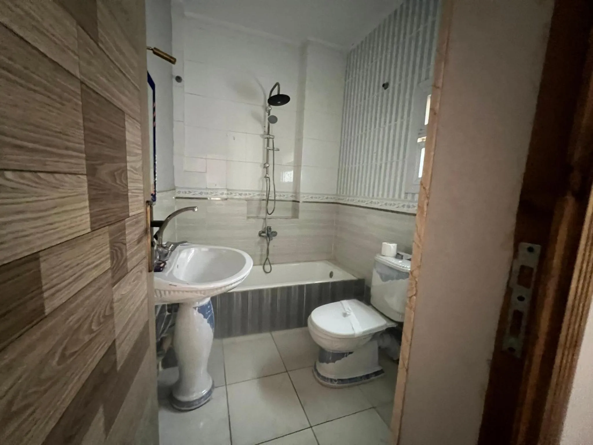 Shower in A pyramids view