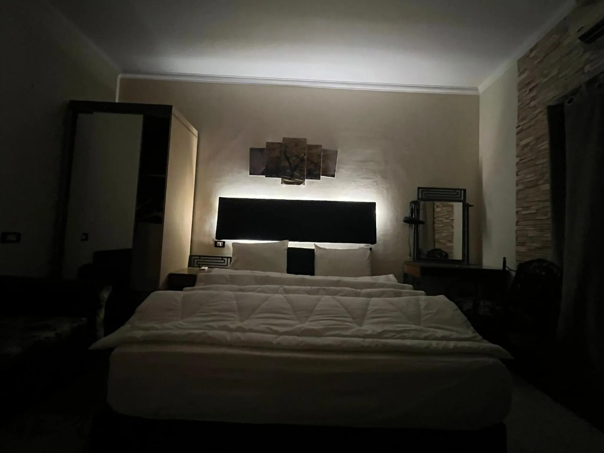 Bed in A pyramids view