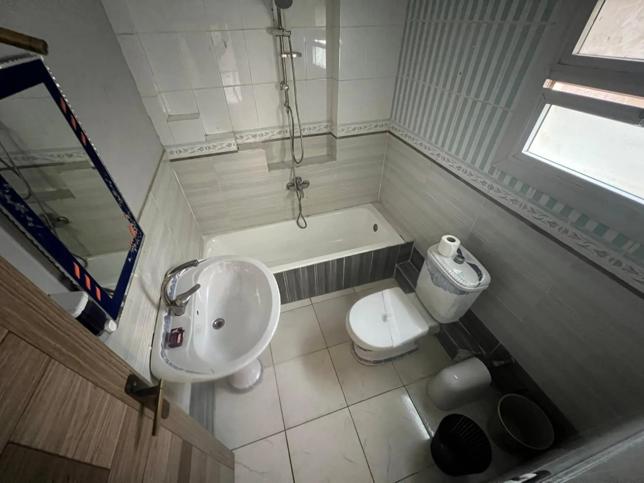 Shower in A pyramids view