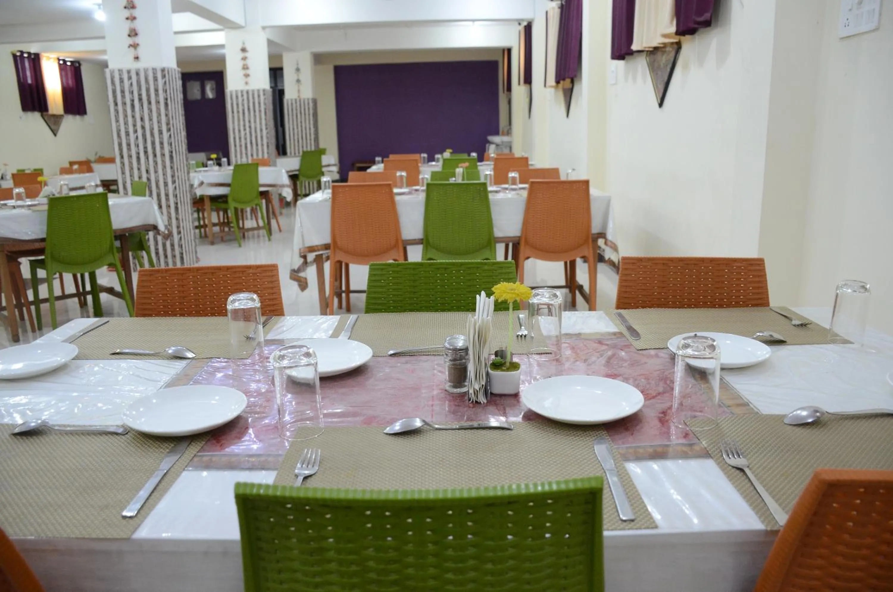 Restaurant/places to eat in Hotel Bodh Vilas