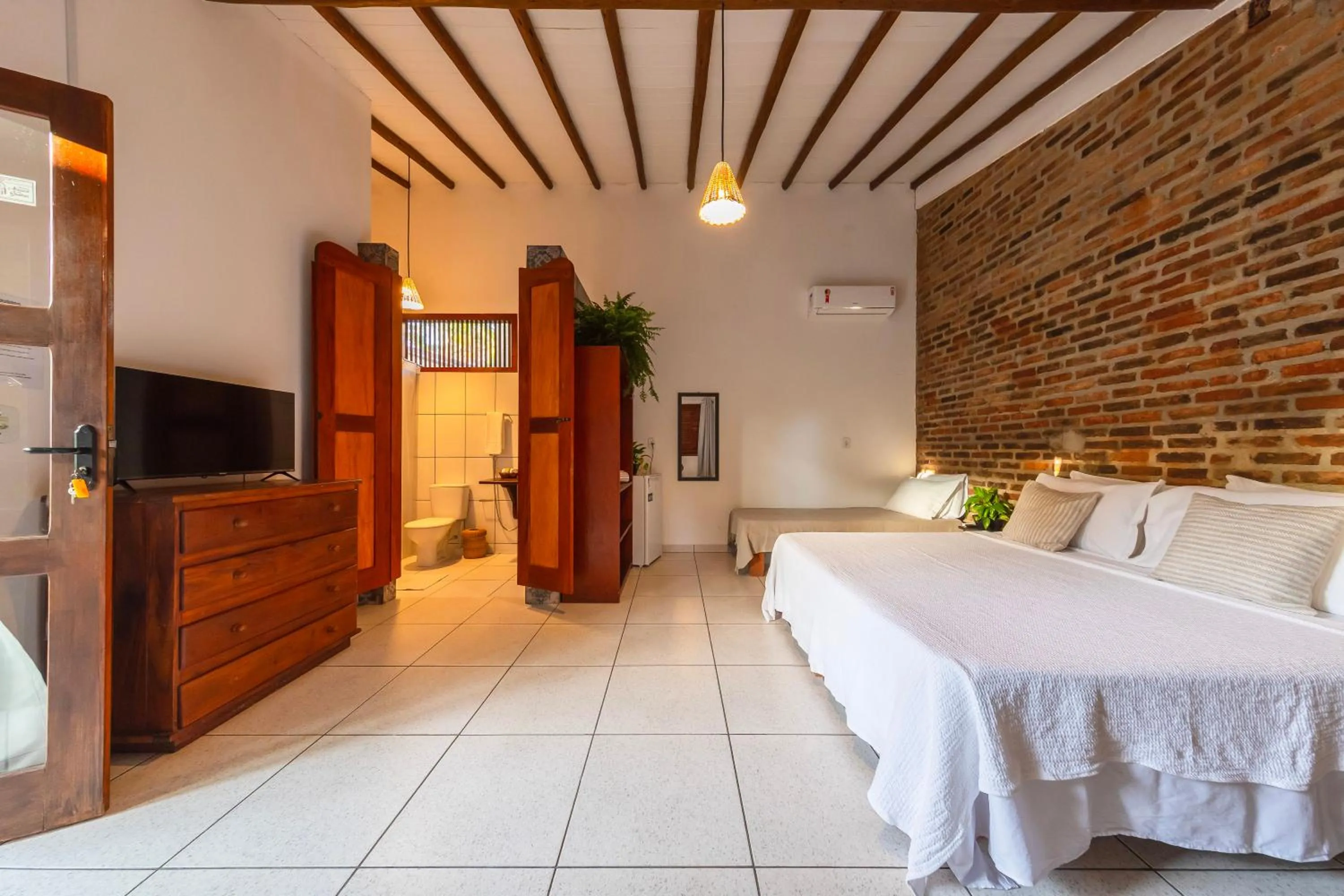 Toilet, Bed in Pousada Arraial dos Sonhos