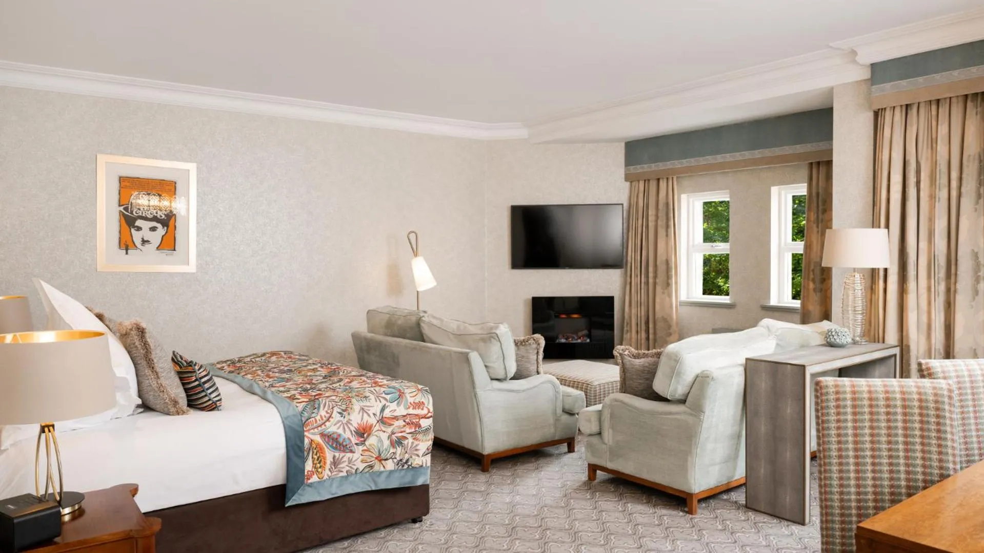 Living room, Bed in The Culloden Estate and Spa