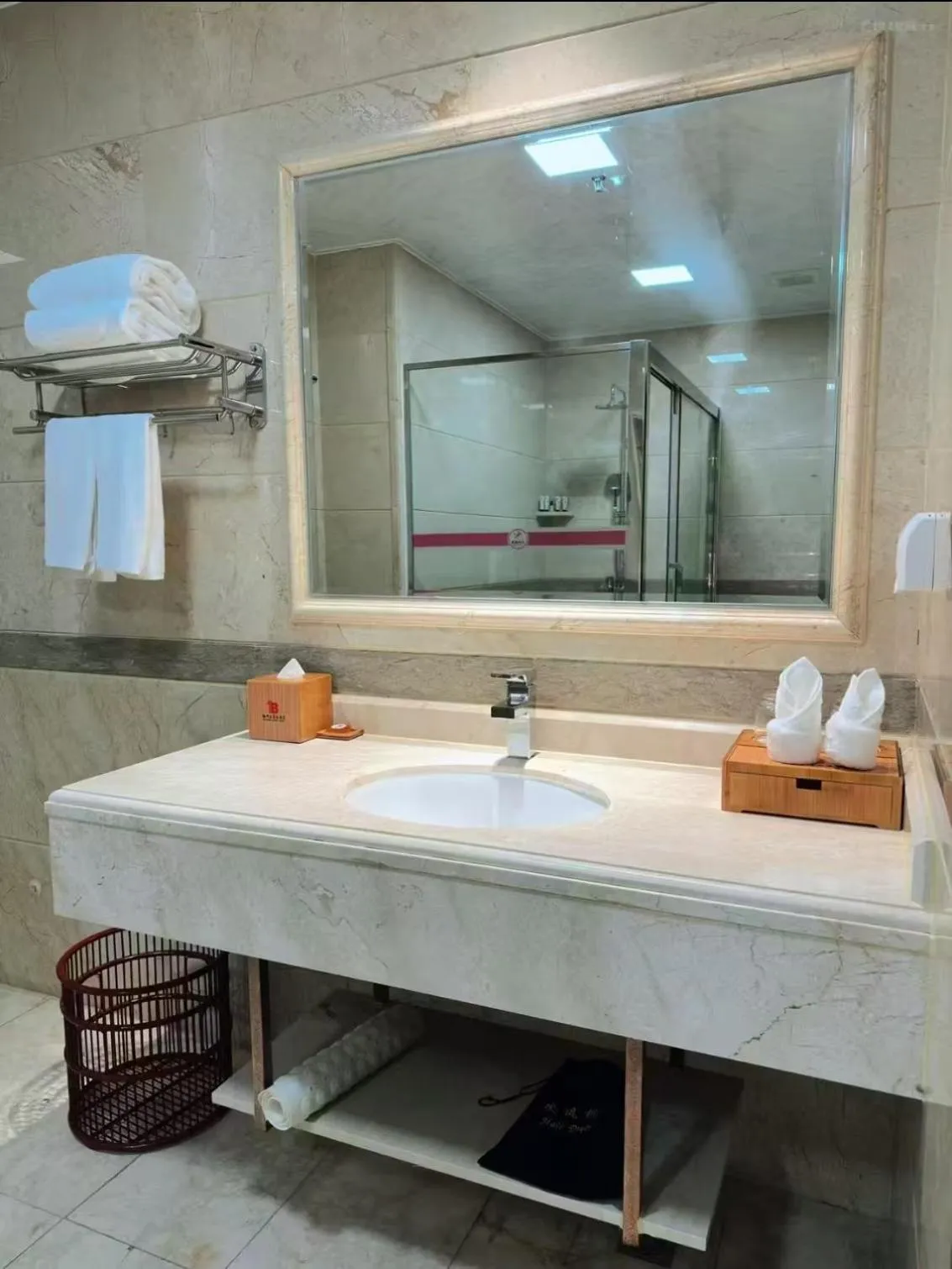 Bathroom in Mei Zhou Guset Hotel