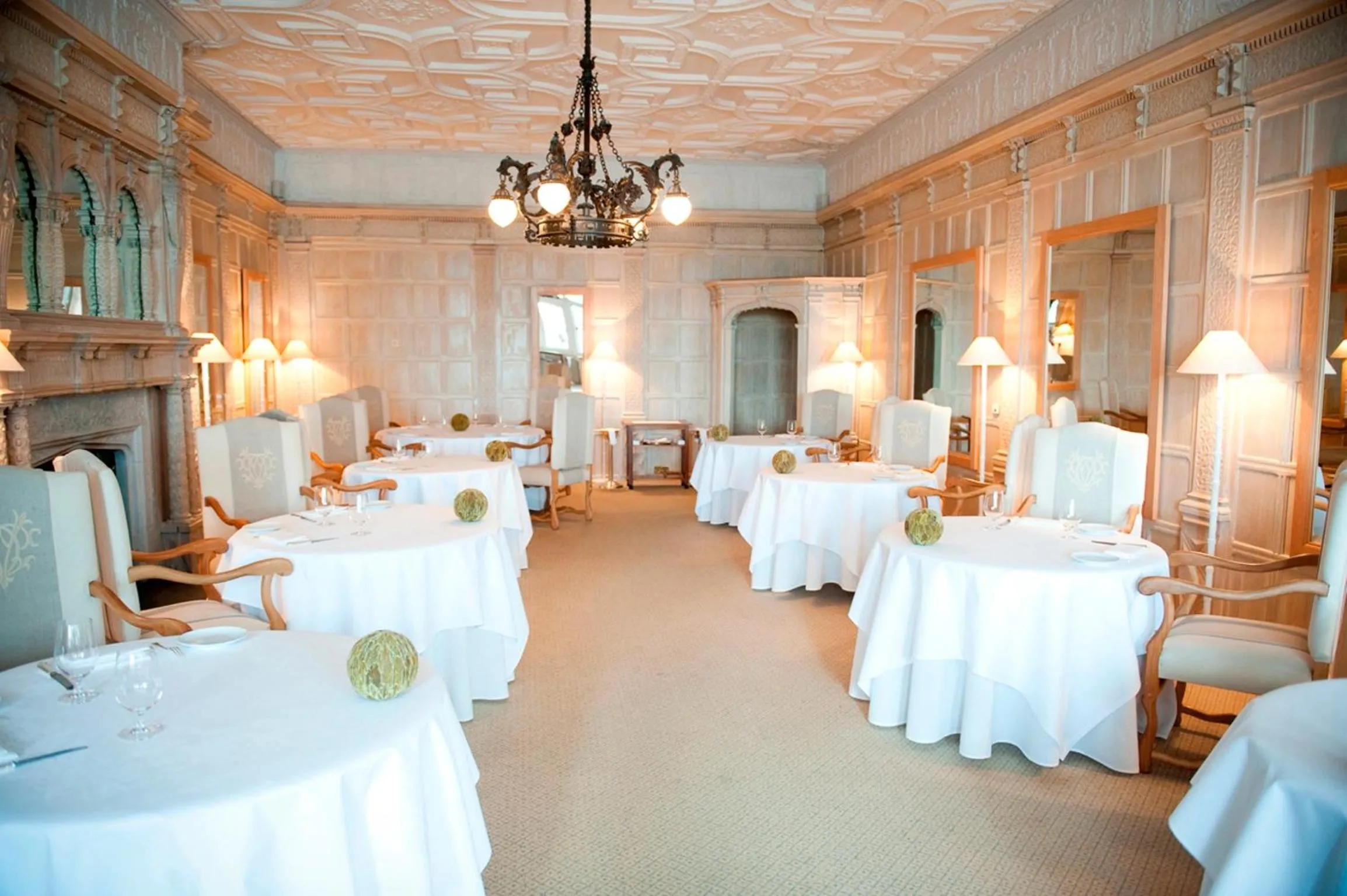 Restaurant/places to eat in Danesfield House Hotel And Spa