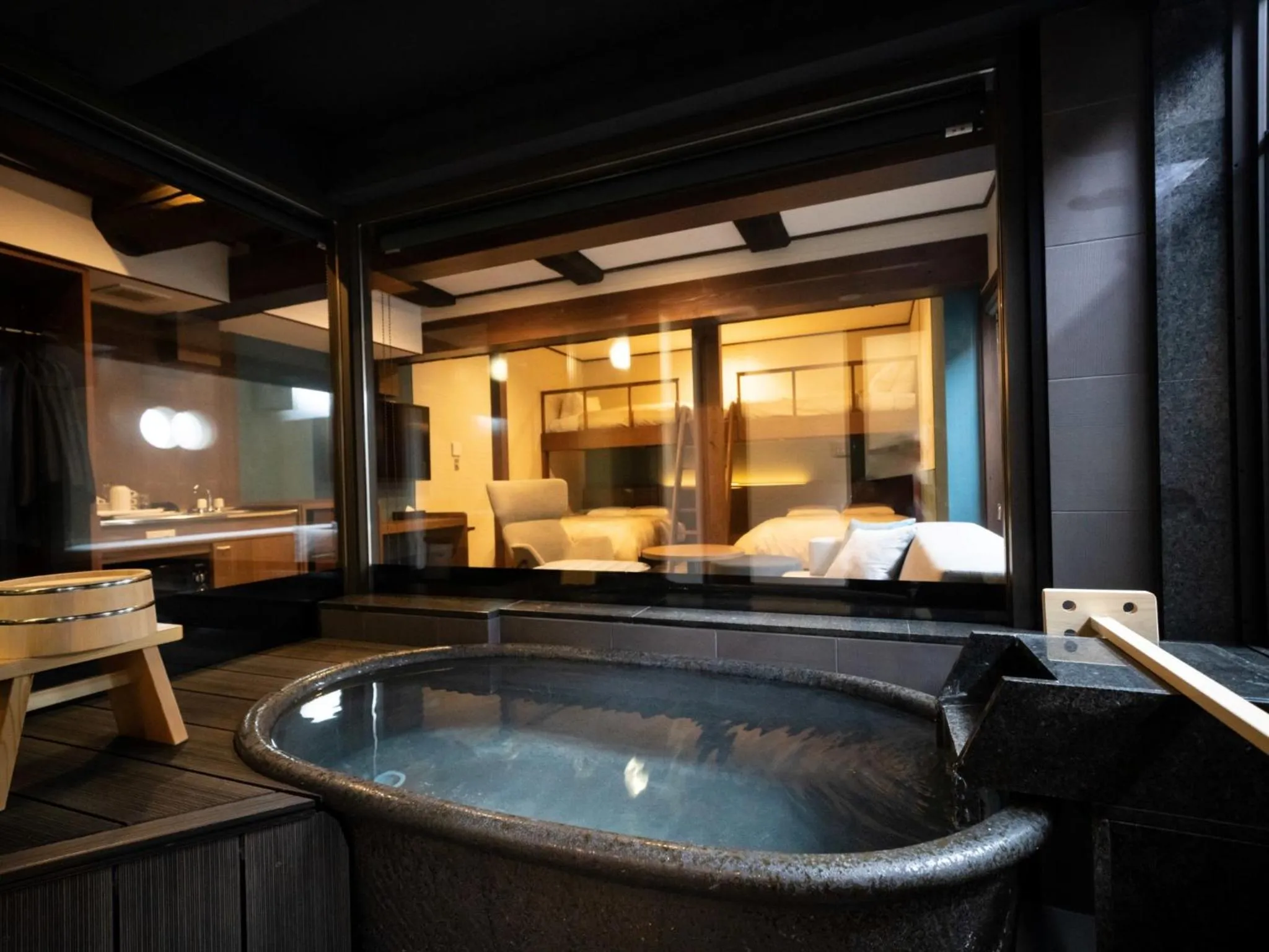 Photo of the whole room in Gensen Ichinoyu