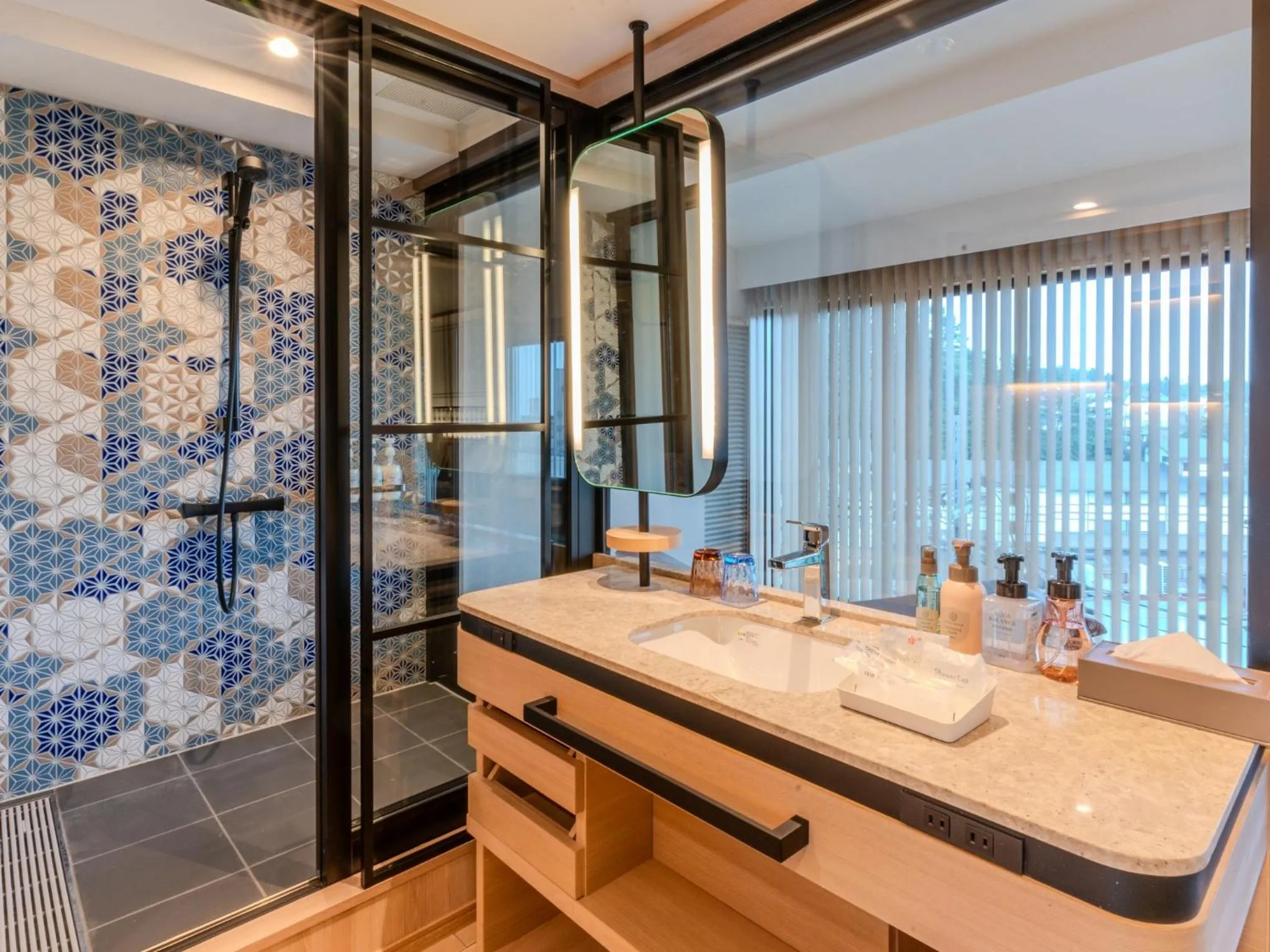 Shower in Gensen Ichinoyu