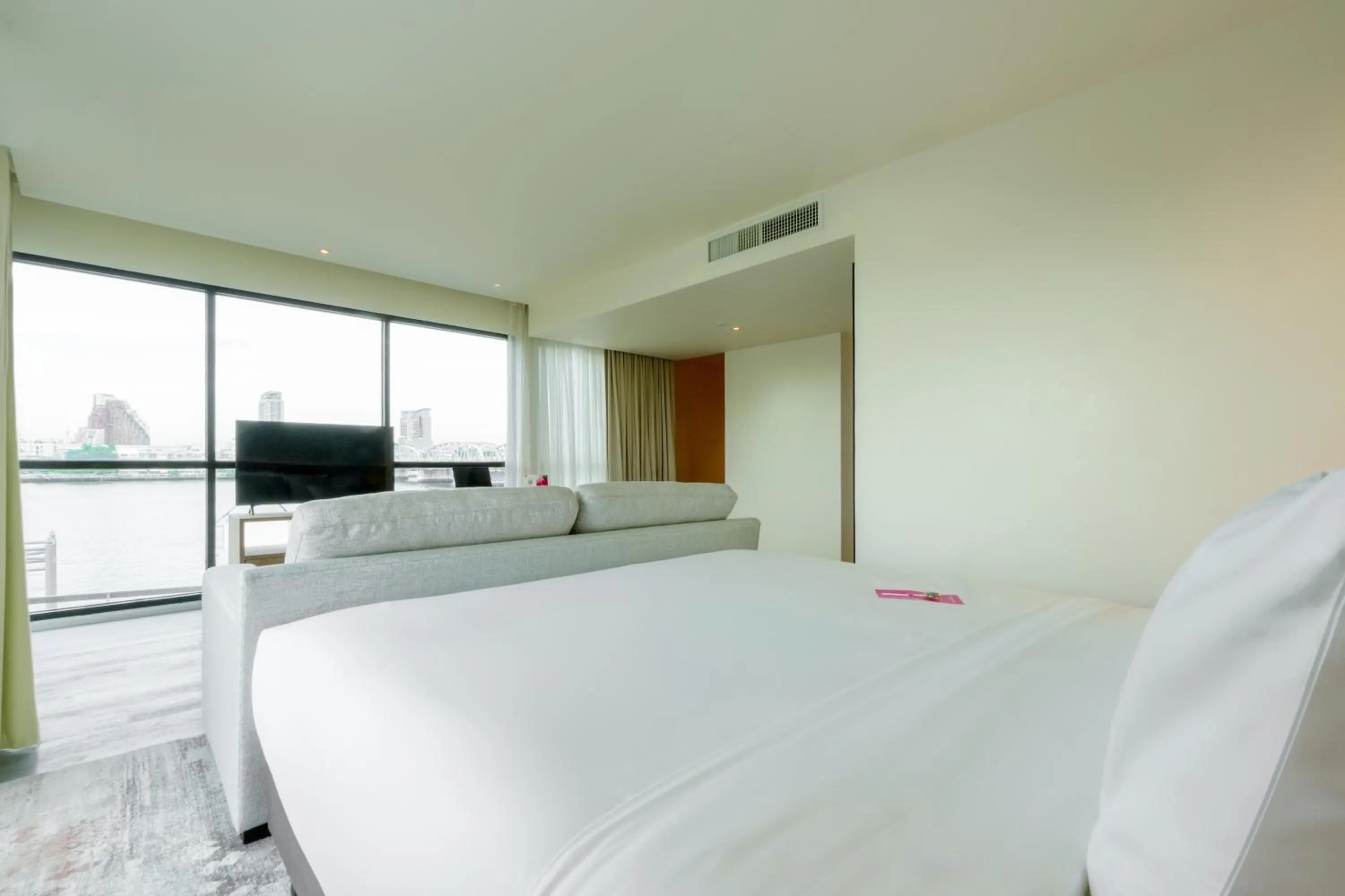 Bed in GLOW Bangkok Riverside