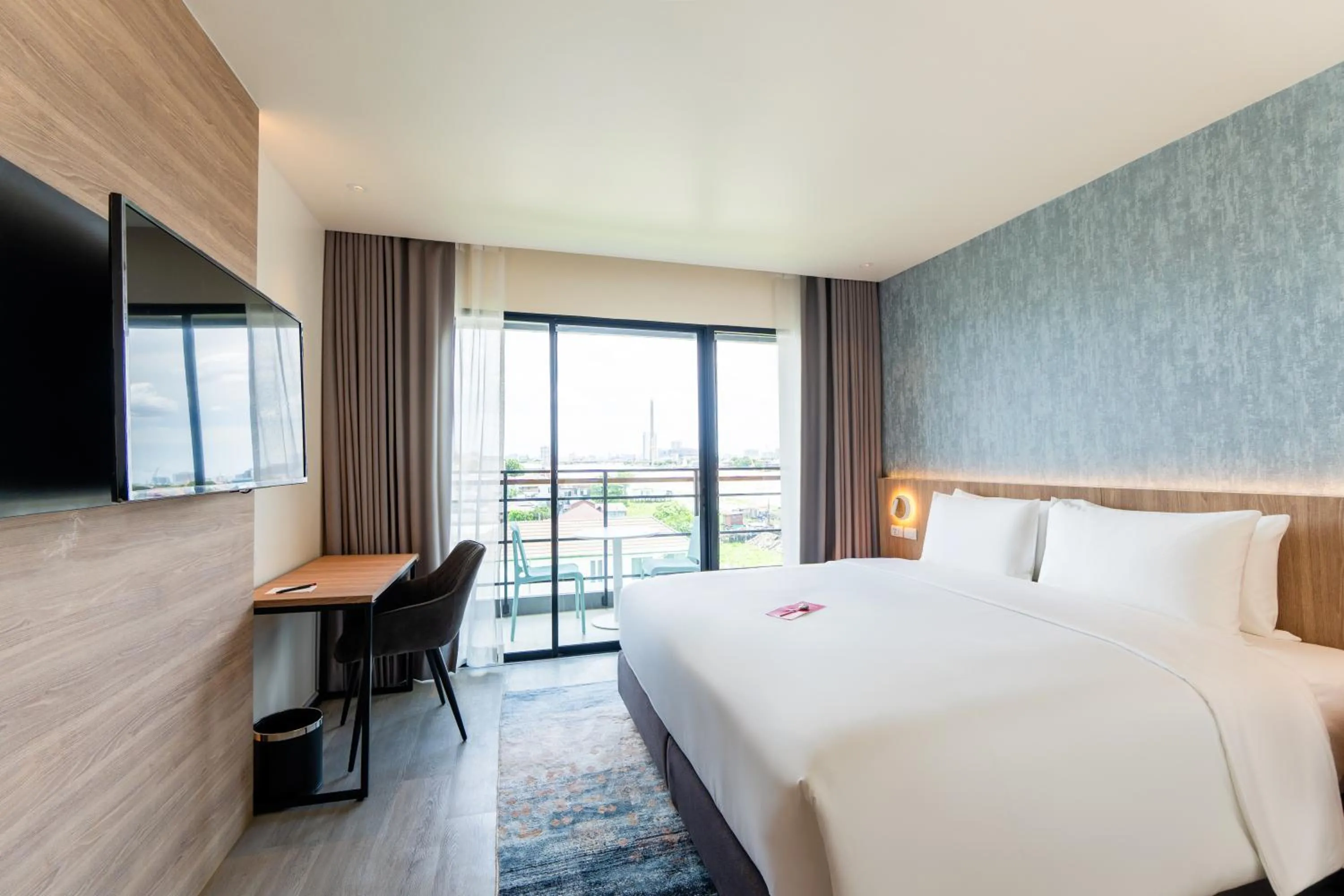 Bedroom, Bed in GLOW Bangkok Riverside