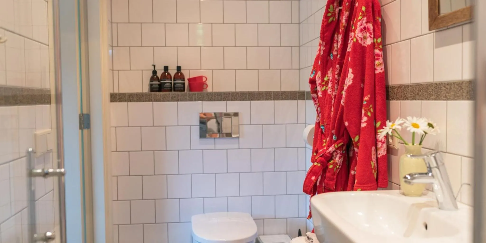 Bathroom in B&B De Ouw Skuur