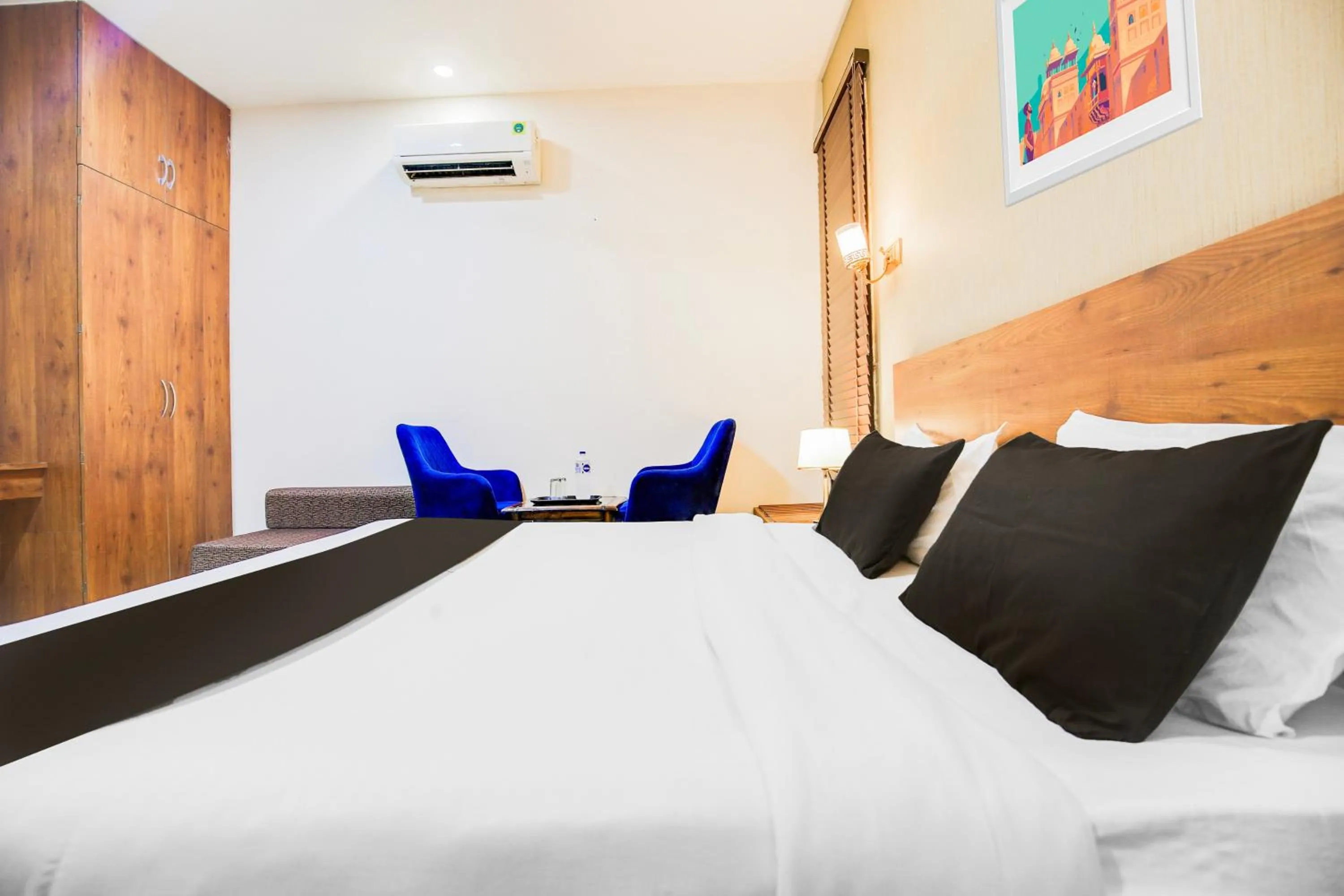 Bedroom, Bed in Super Townhouse Grand Fortune