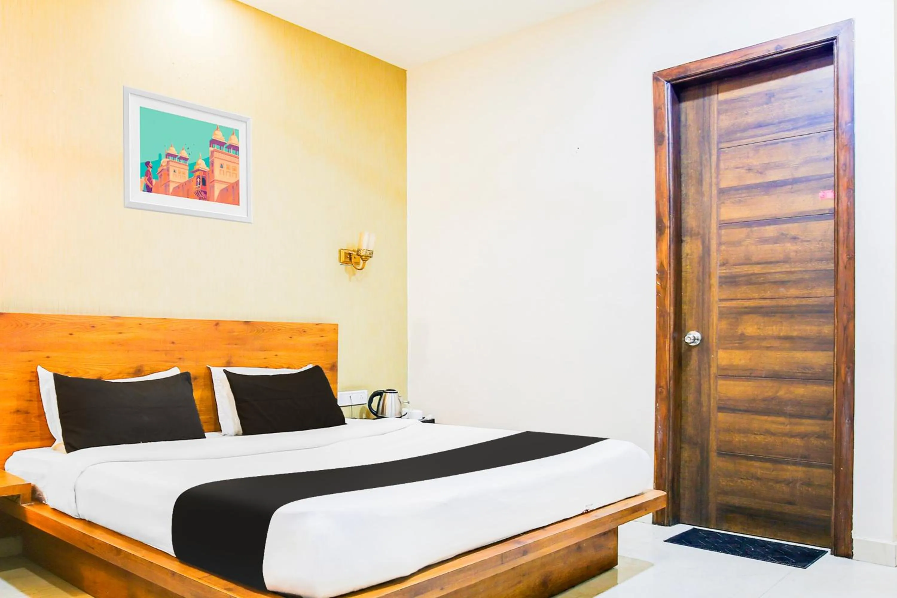 Bedroom, Bed in Super Townhouse Grand Fortune