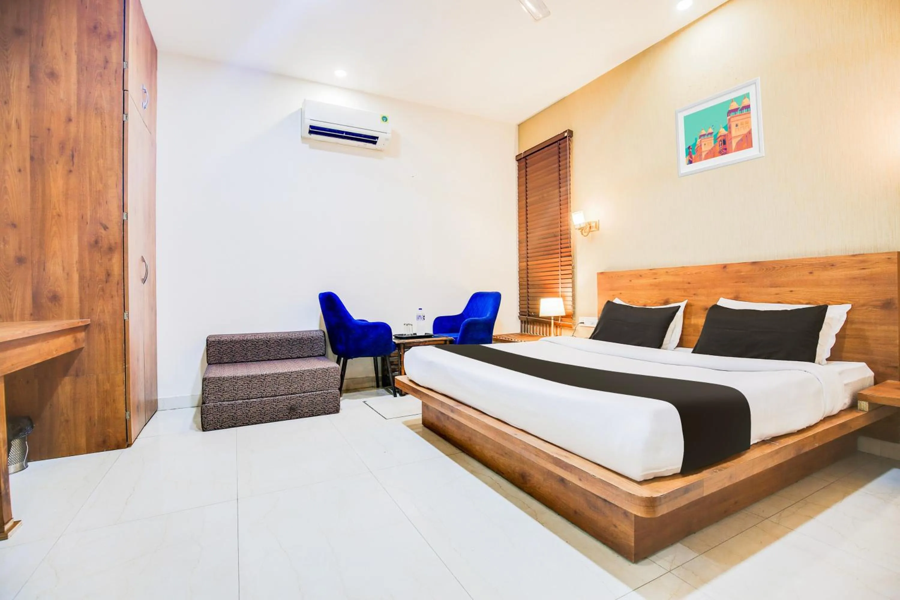 Bedroom, Bed in Super Townhouse Grand Fortune