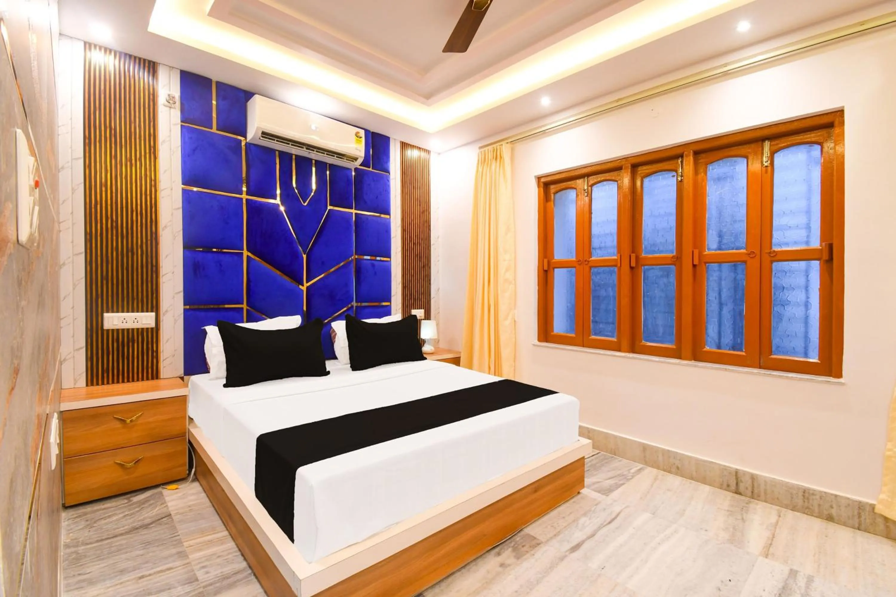 Facade/entrance, Bed in Super Hotel O HAVEN INN