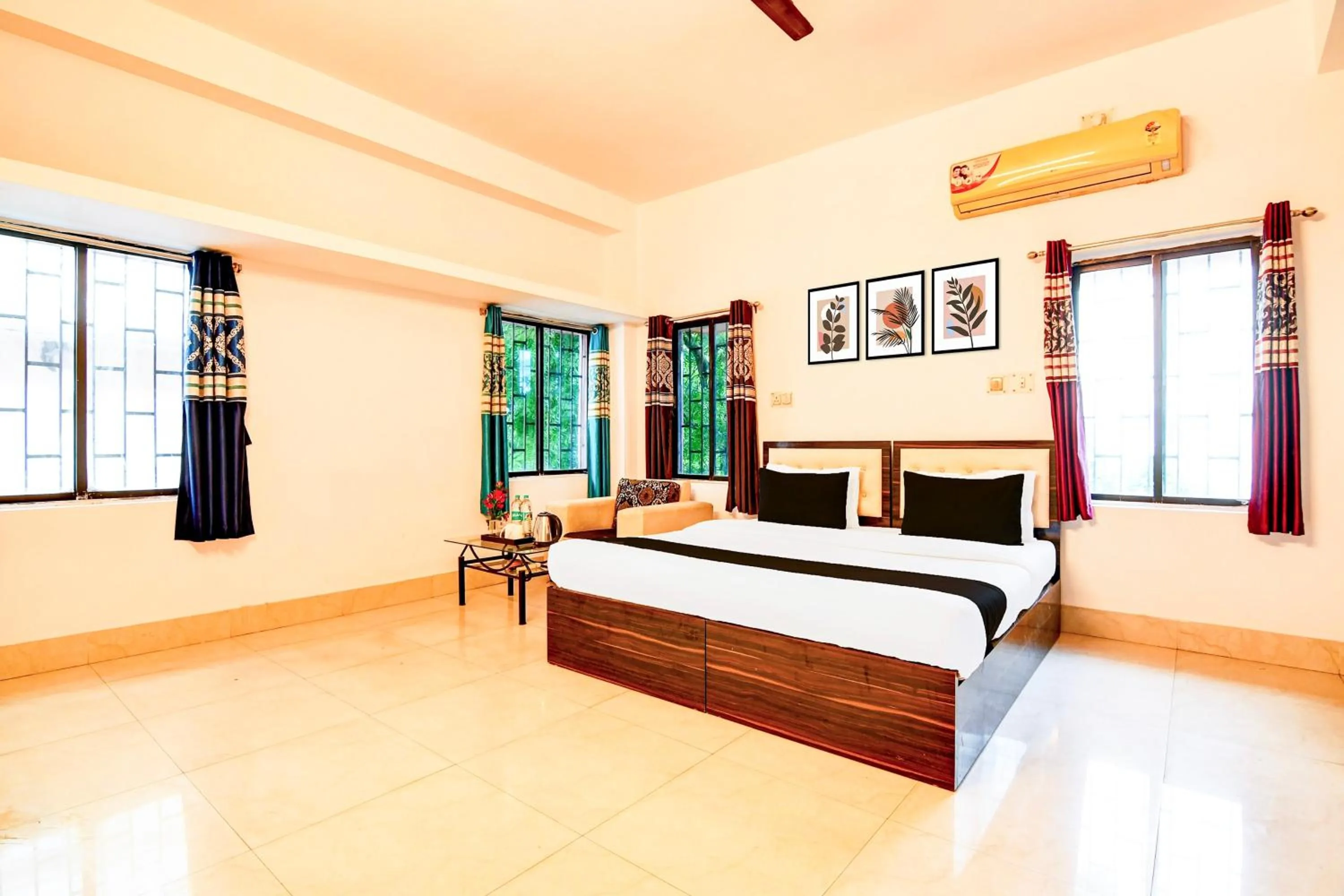 Bedroom, Bed in Hotel O Royal Garden