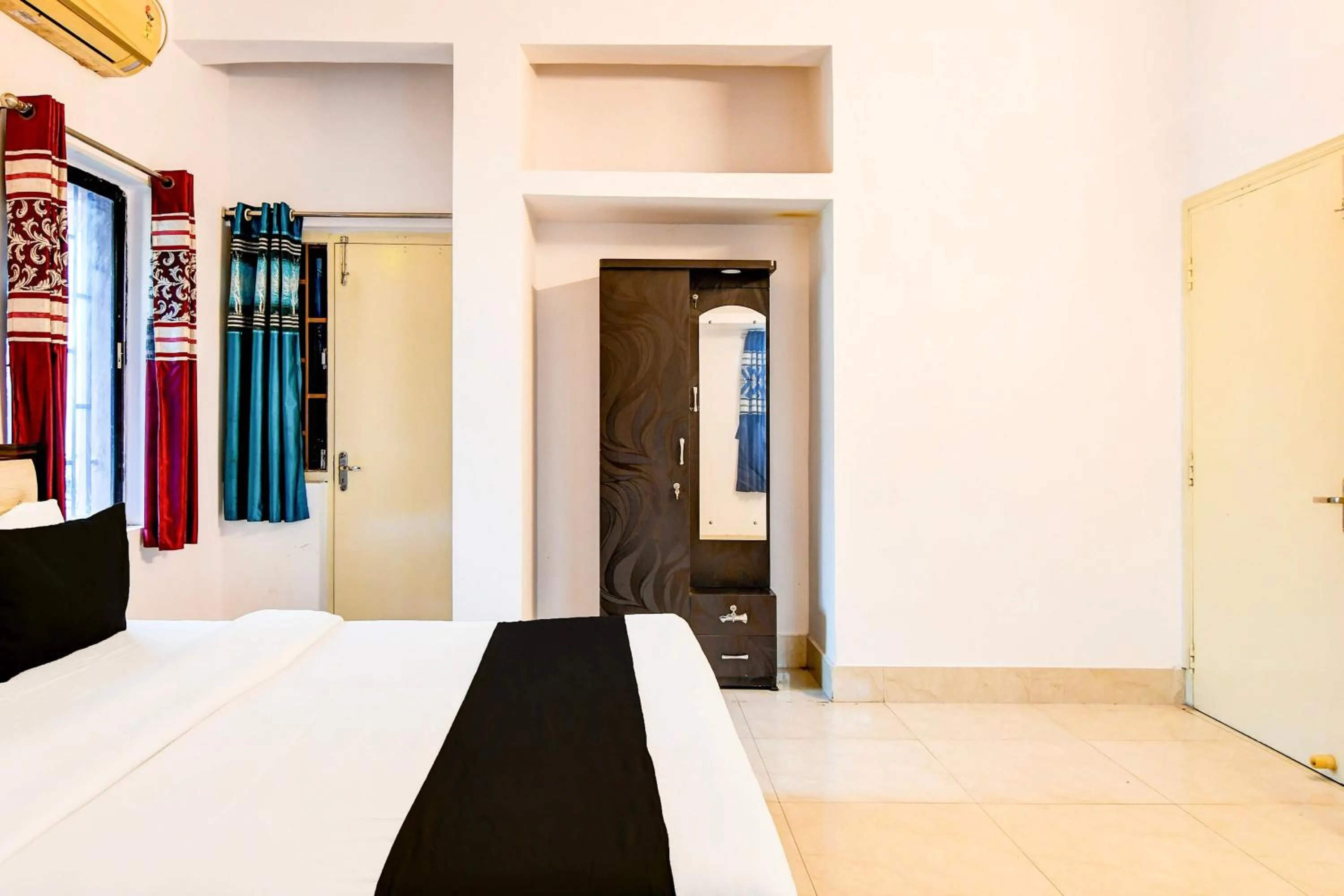 Bedroom, Bed in Hotel O Royal Garden