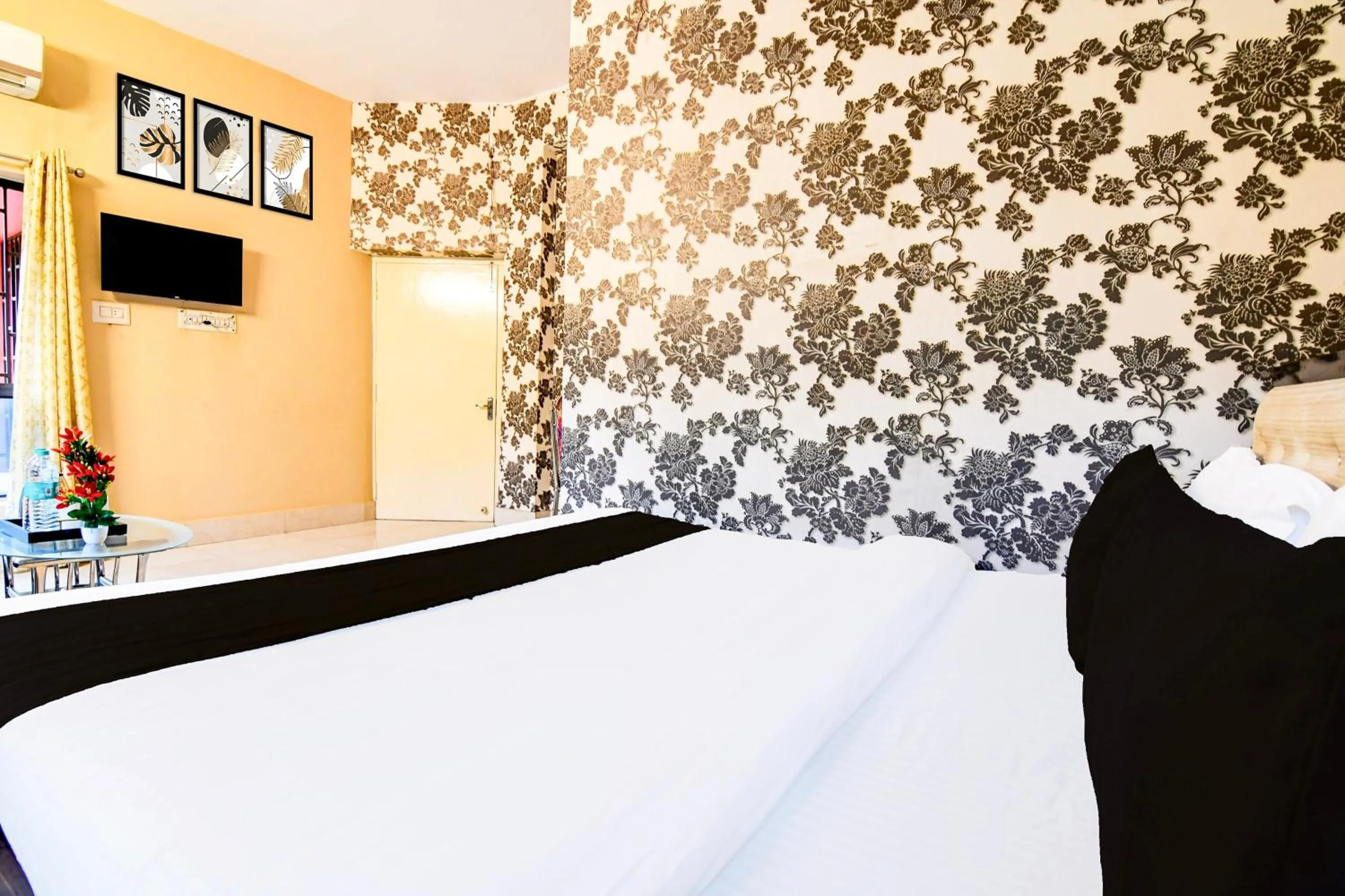 Bedroom, Bed in Hotel O Royal Garden