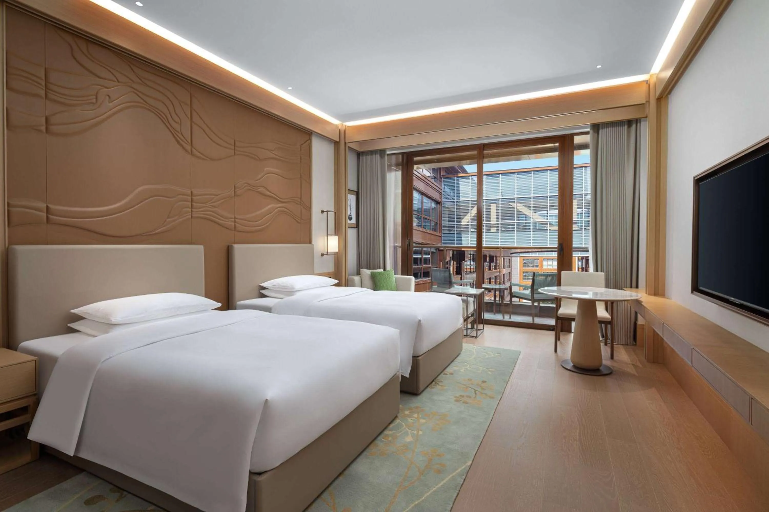 Photo of the whole room, Bed in Wyndham Grand Xinchang Downtown