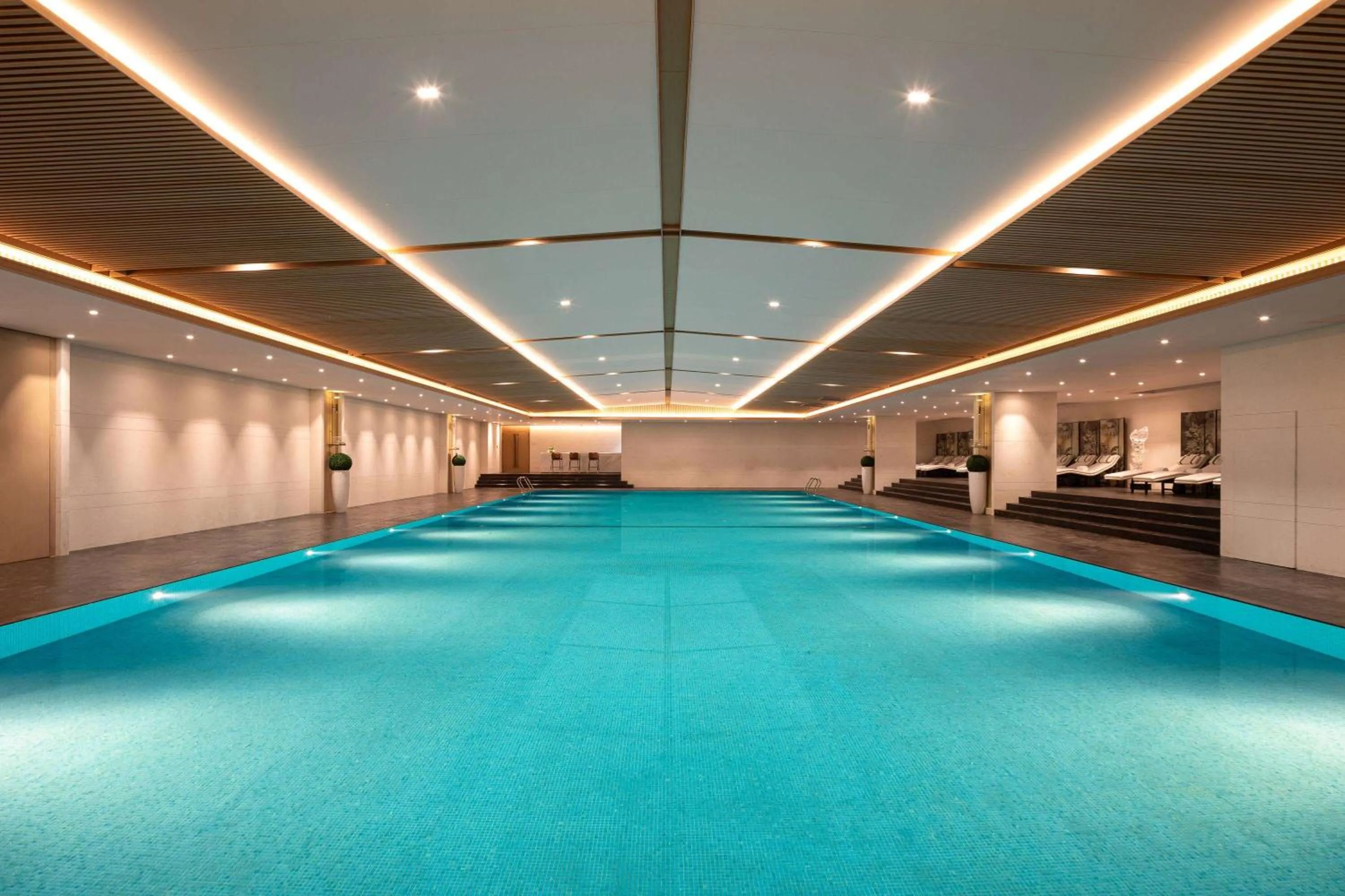 Swimming pool in Wyndham Grand Xinchang Downtown