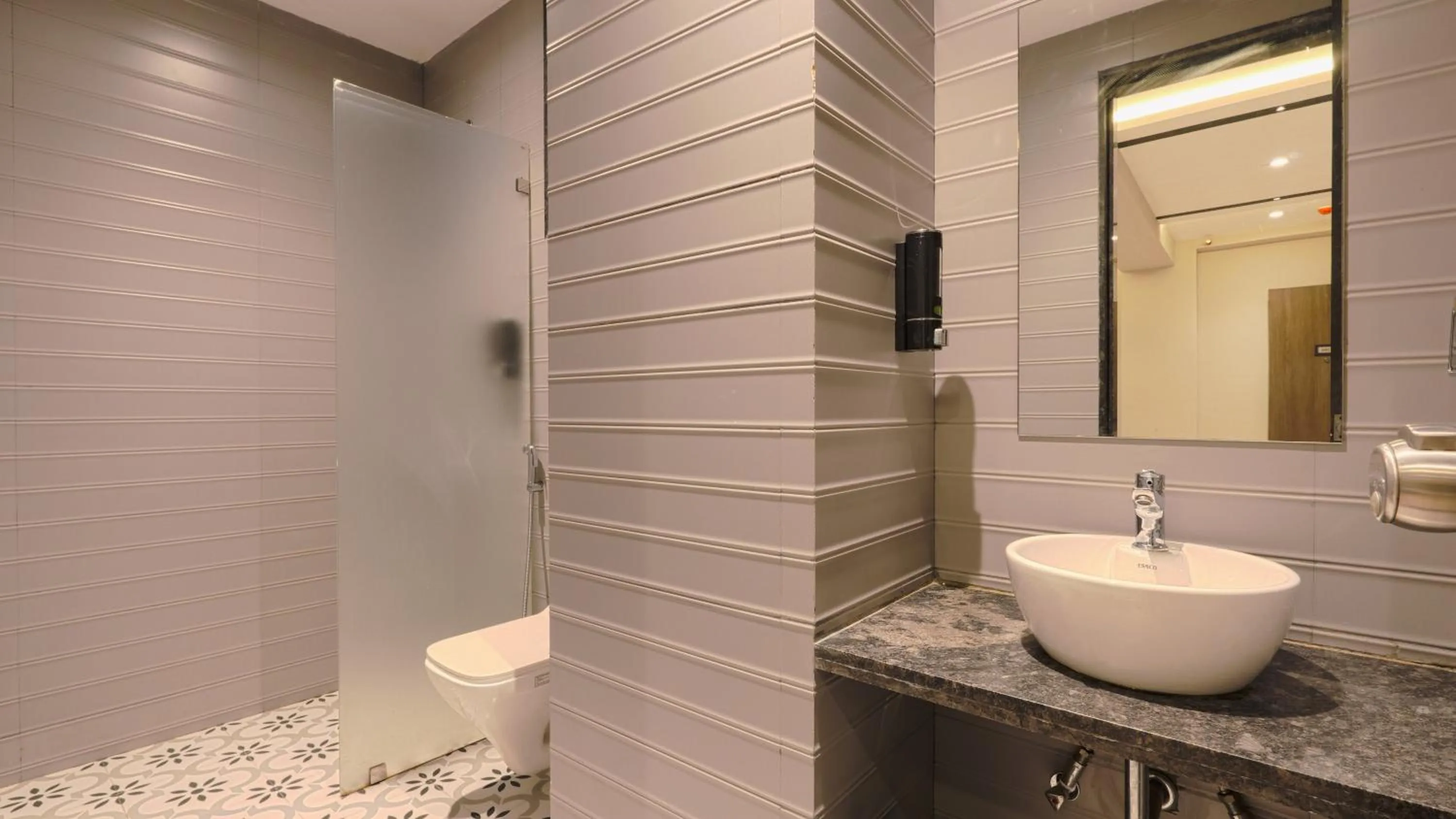 Shower in Magnus Fortune House Business Hotel , Magarpatta