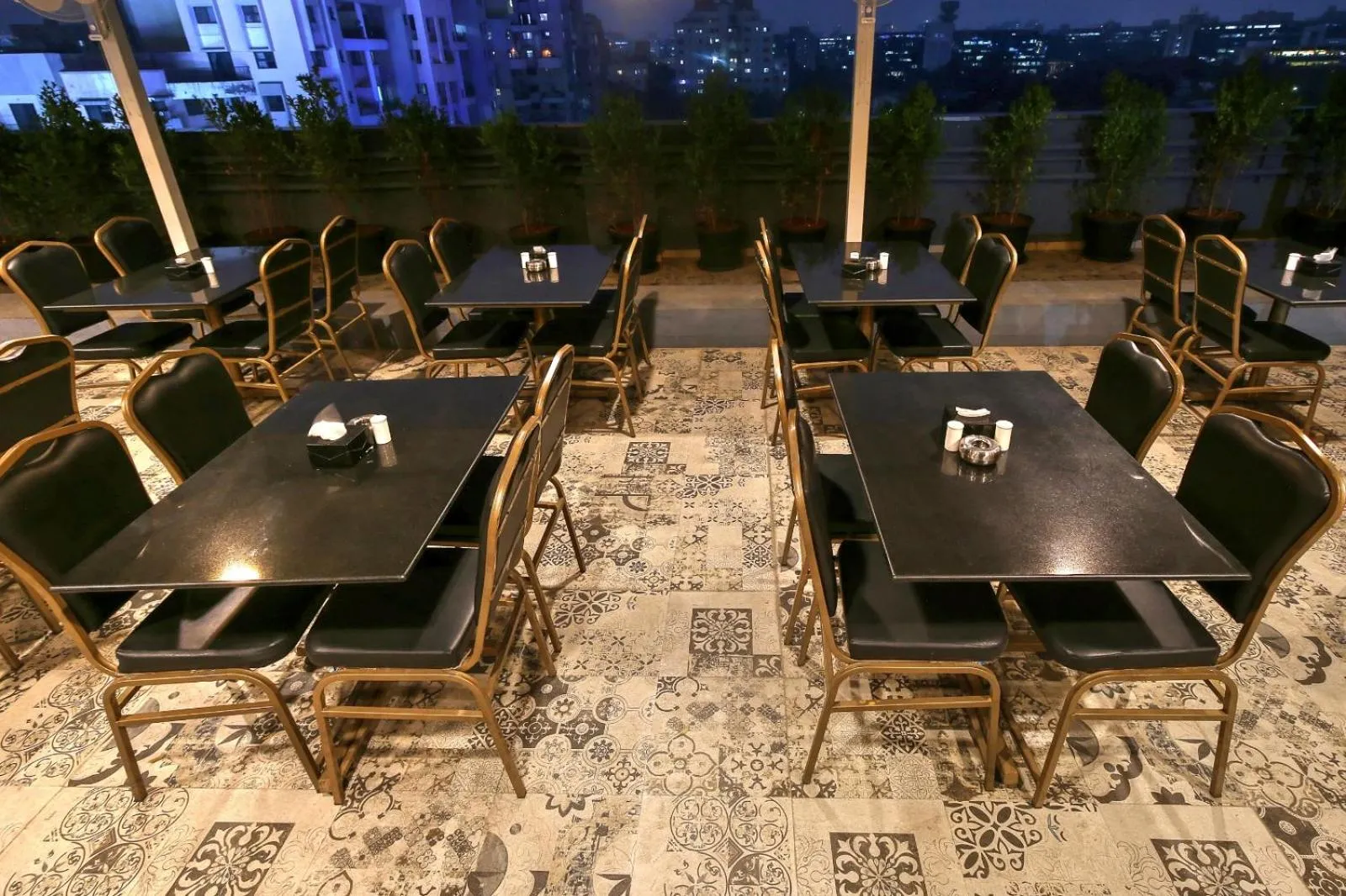 Restaurant/places to eat in Magnus Fortune House Business Hotel , Magarpatta