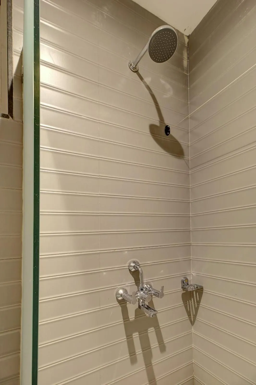 Shower in Magnus Fortune House Business Hotel , Magarpatta