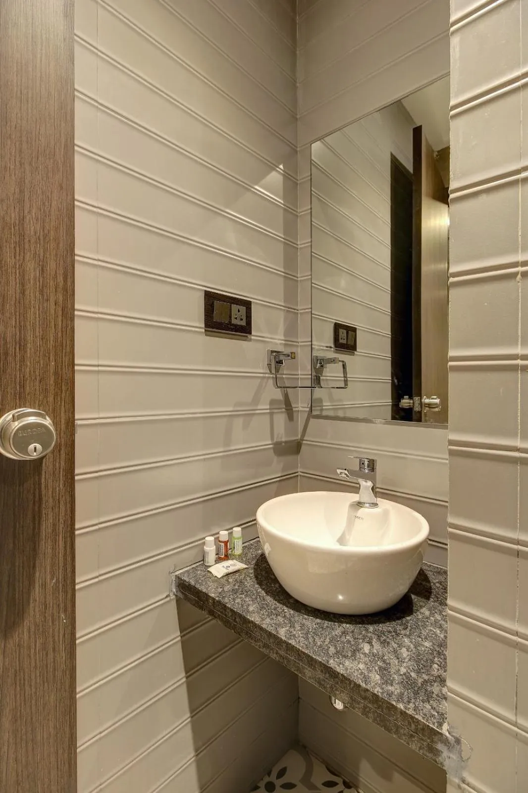 Shower in Magnus Fortune House Business Hotel , Magarpatta