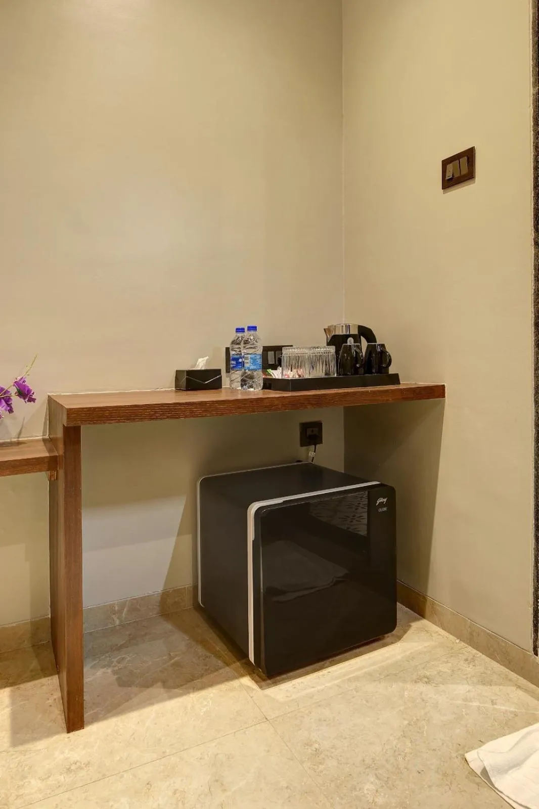 hair dresser in Magnus Fortune House Business Hotel , Magarpatta