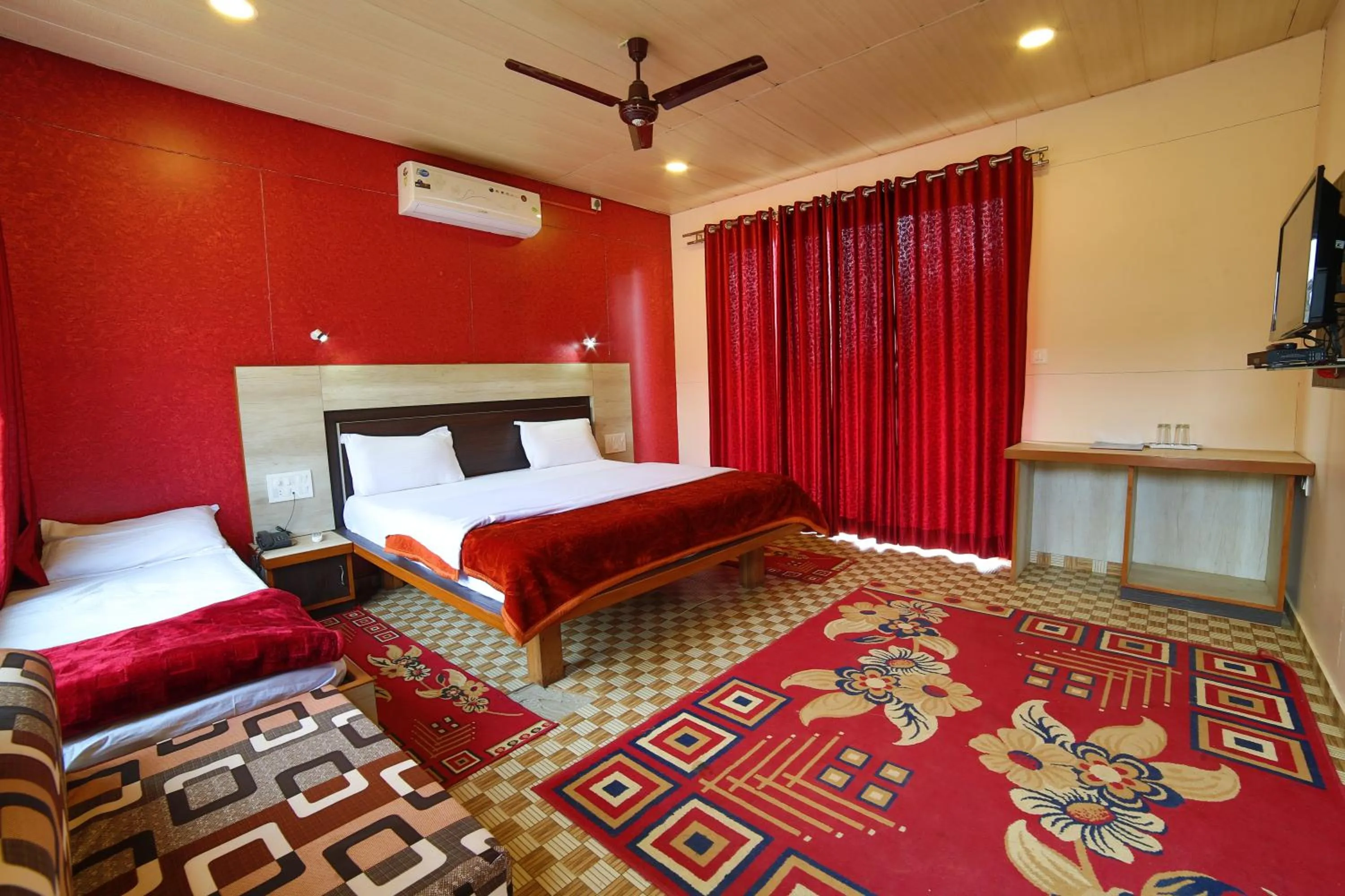 Photo of the whole room, Bed in Forest Eco Lodge