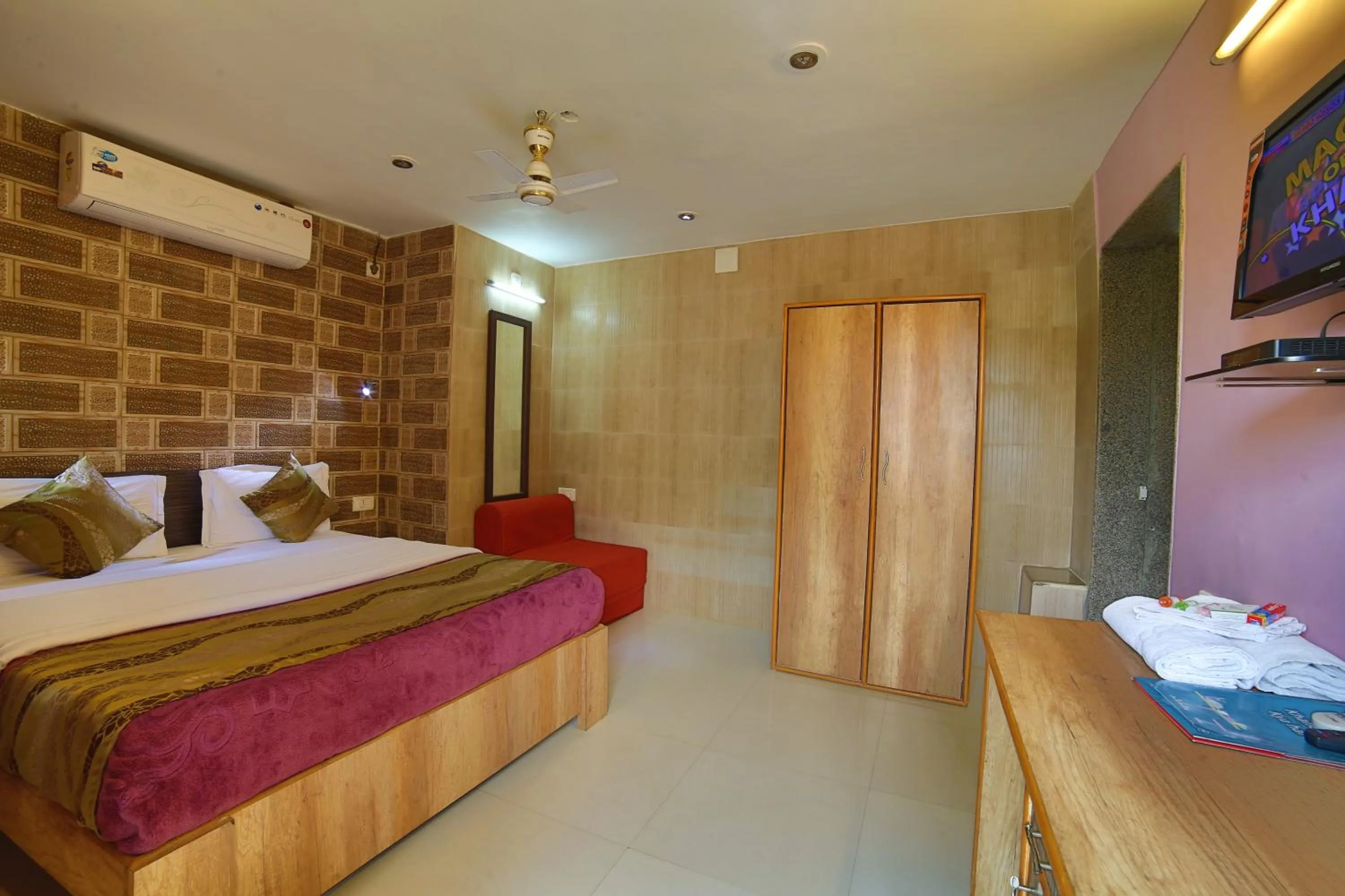 Photo of the whole room, Bed in Forest Eco Lodge