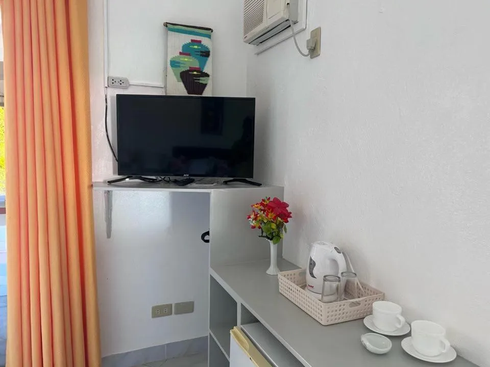 TV and multimedia in Moonlight Breeze Inn Boracay