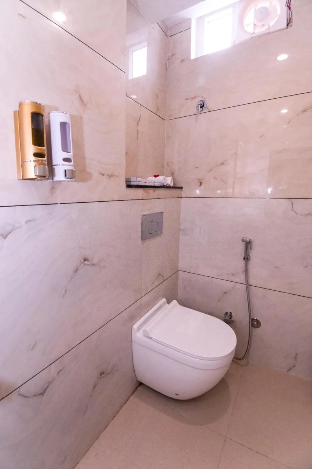 Toilet in Kashi Vilaa