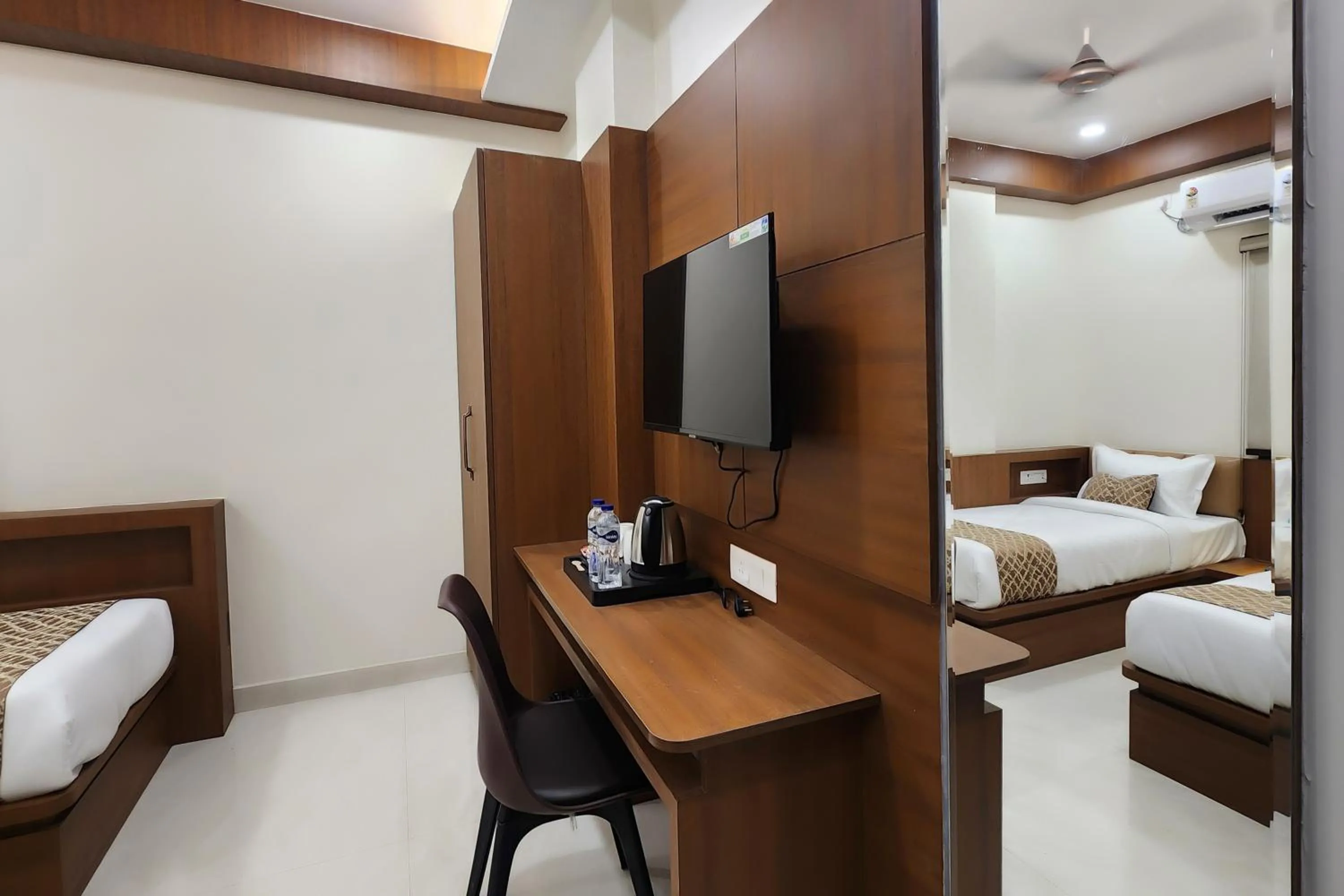 Photo of the whole room in Kashi Vilaa