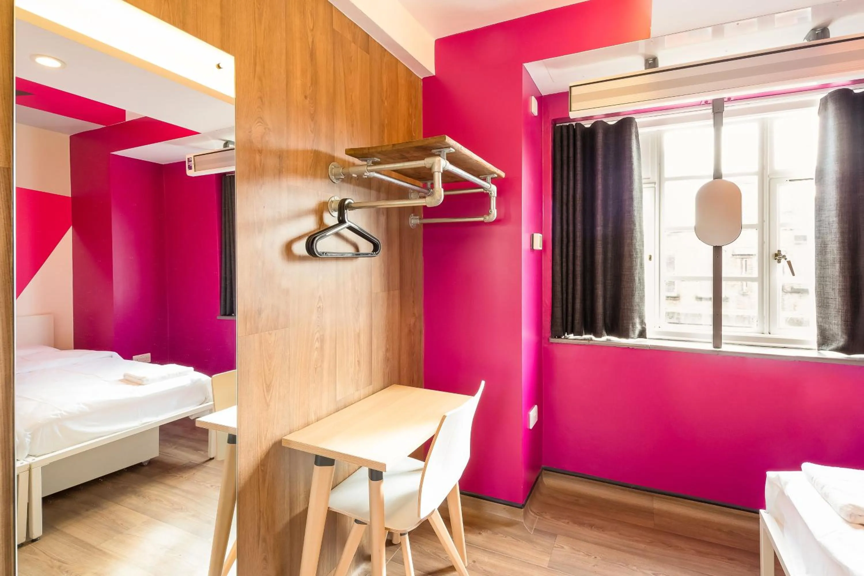 Bedroom, Bed in Generator London