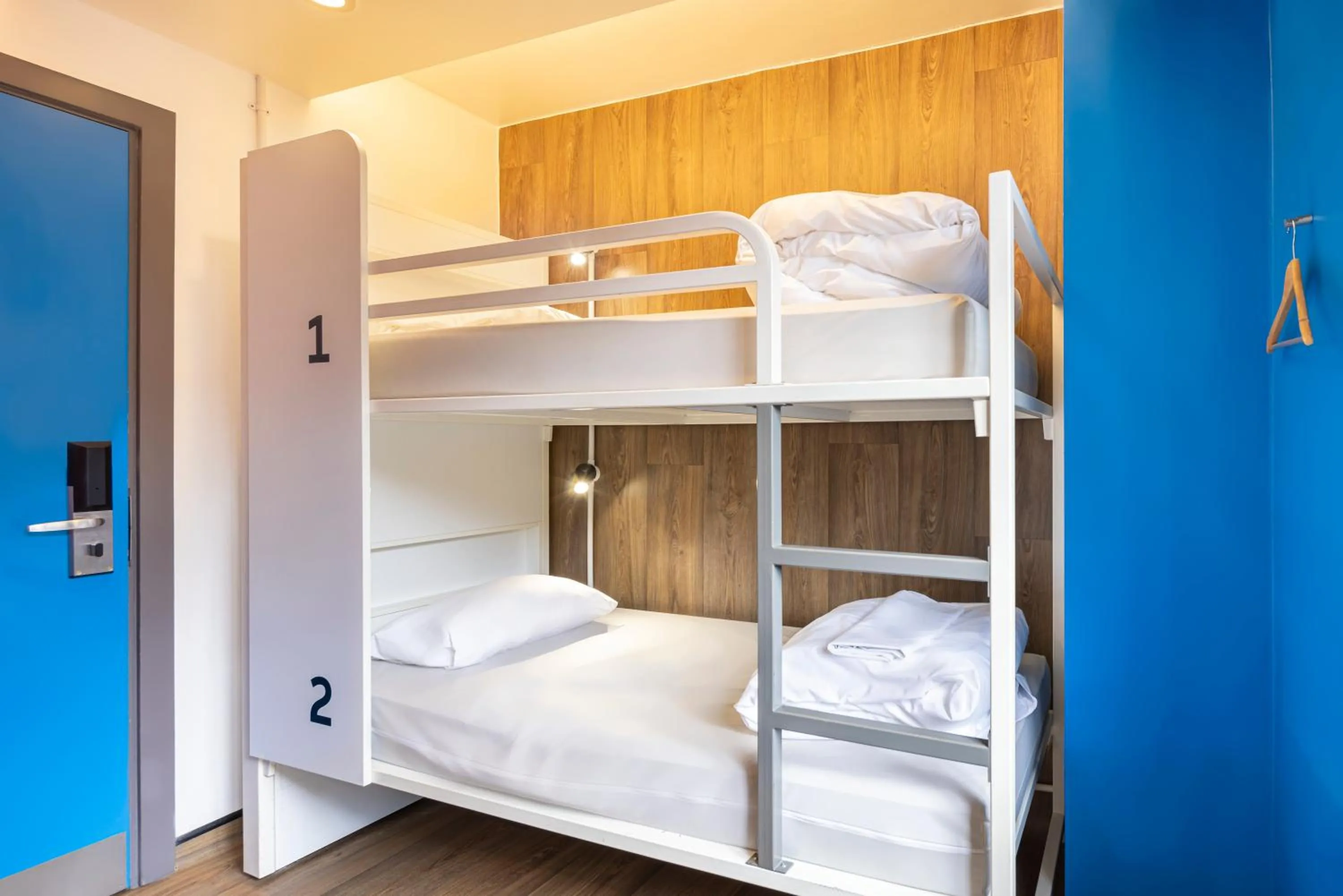 bunk bed, Bed in Generator London