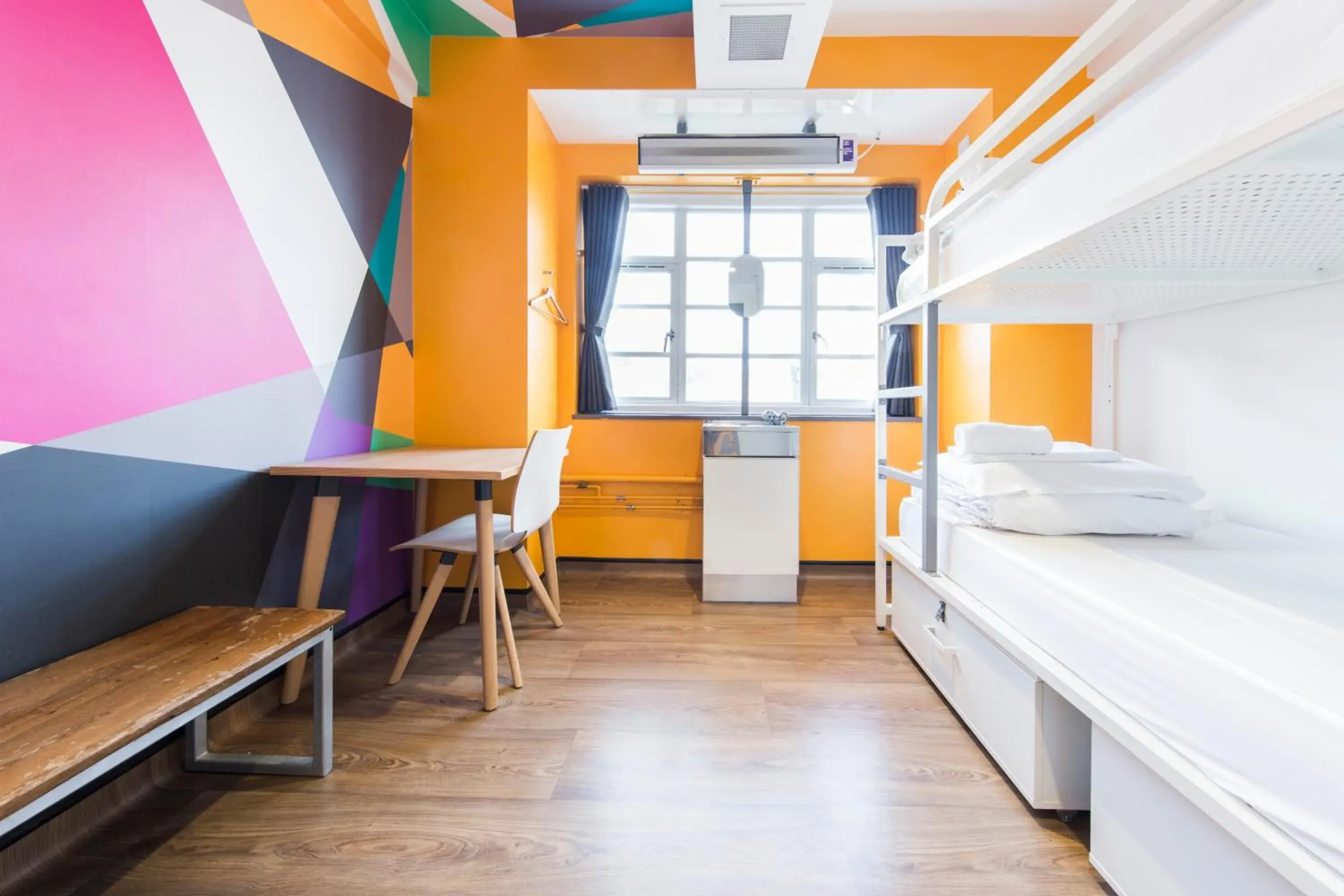 Twin - Shared Bathrooms in Generator London Twin - Shared Bathrooms in Generator London