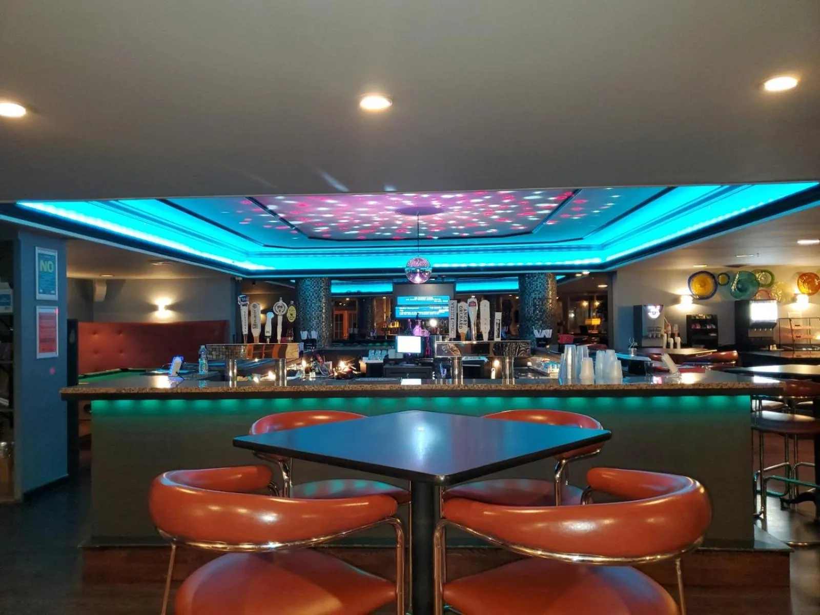 Lounge or bar in New Hope Inn & Suites