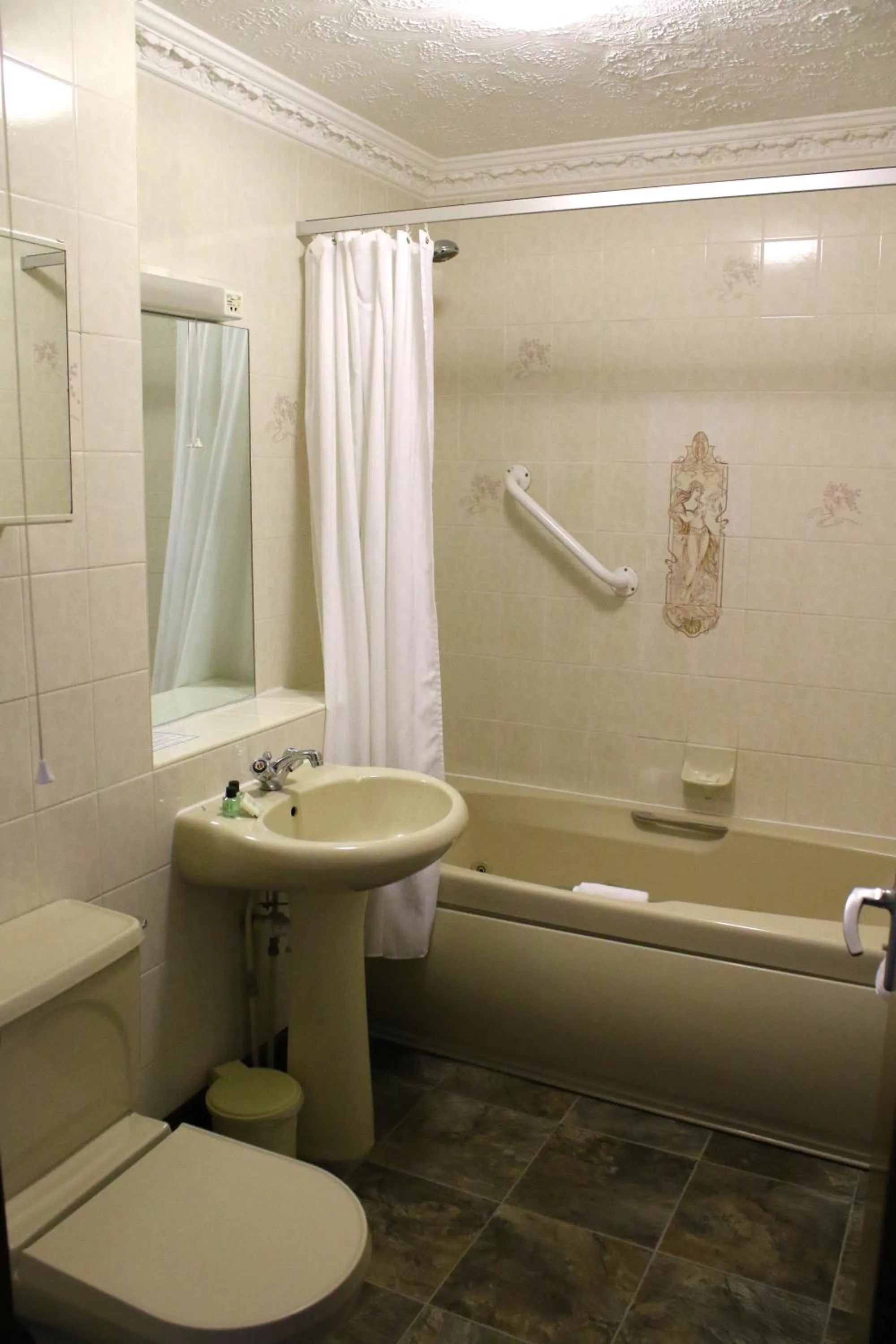 Shower in The Devoncourt Resort