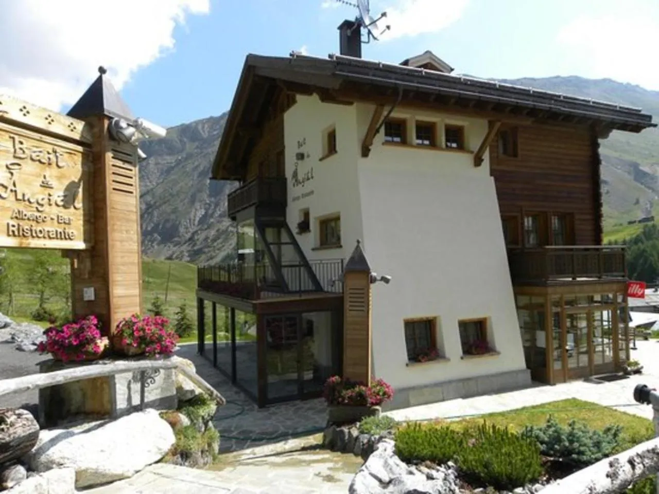 Property building in Hotel Bait de Angial