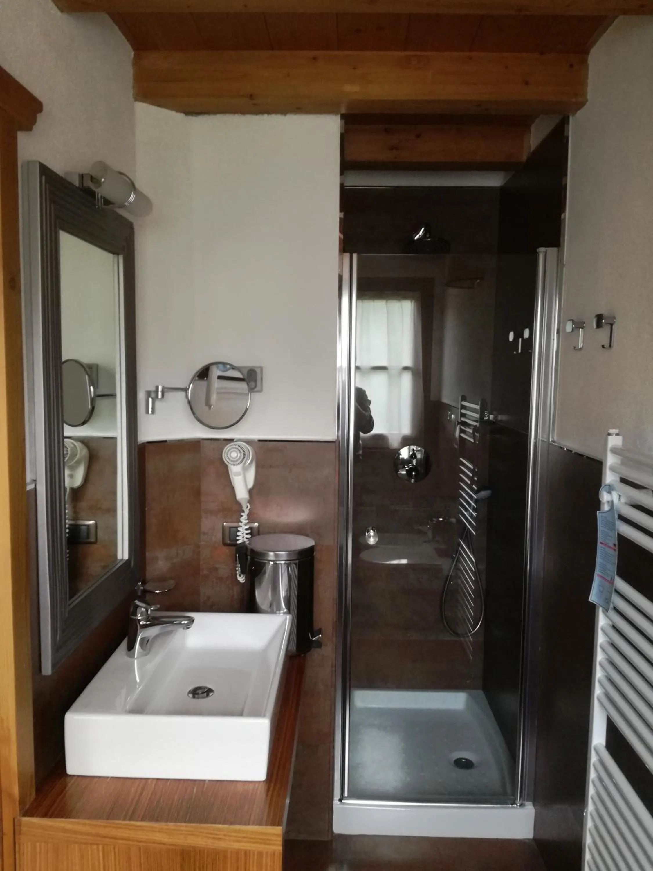 Shower in Hotel Bait de Angial