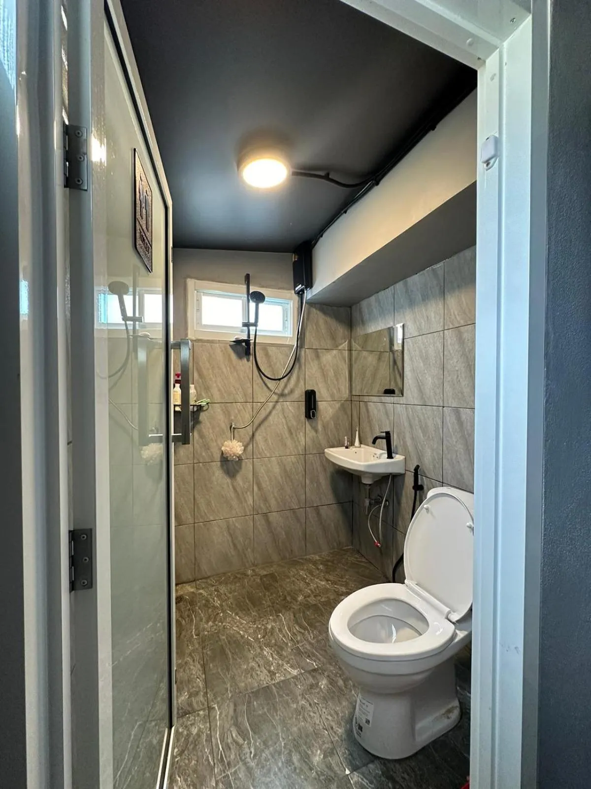 Shower in Friends Station Tukkom Hostel & Cafe