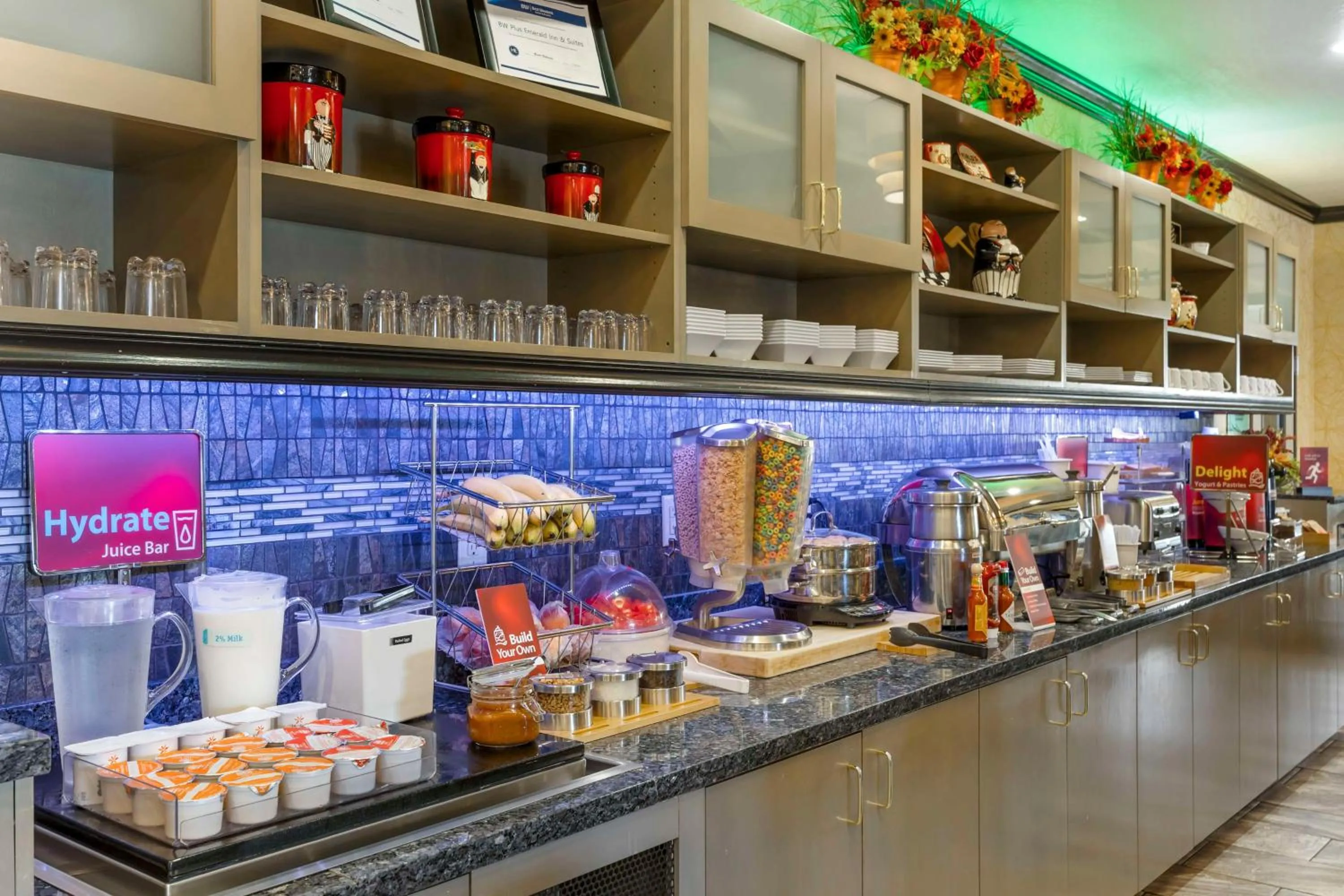 Breakfast in Best Western Plus Emerald Inn & Suites