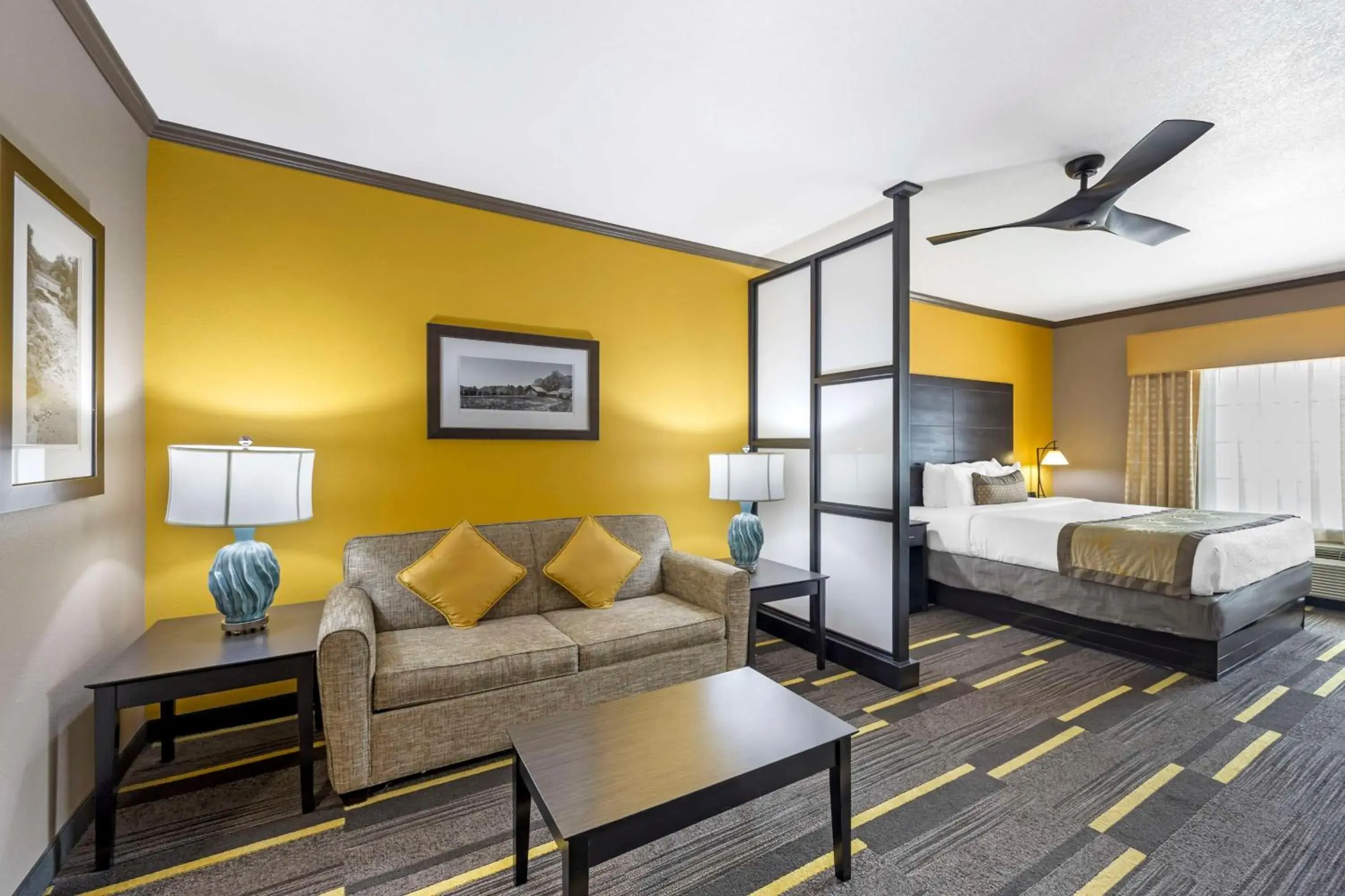 King Suite with One King Bed and Sofa Bed - Non-Smoking in Best Western Plus Emerald Inn & Suites King Suite with One King Bed and Sofa Bed - Non-Smoking in Best Western Plus Emerald Inn & Suites