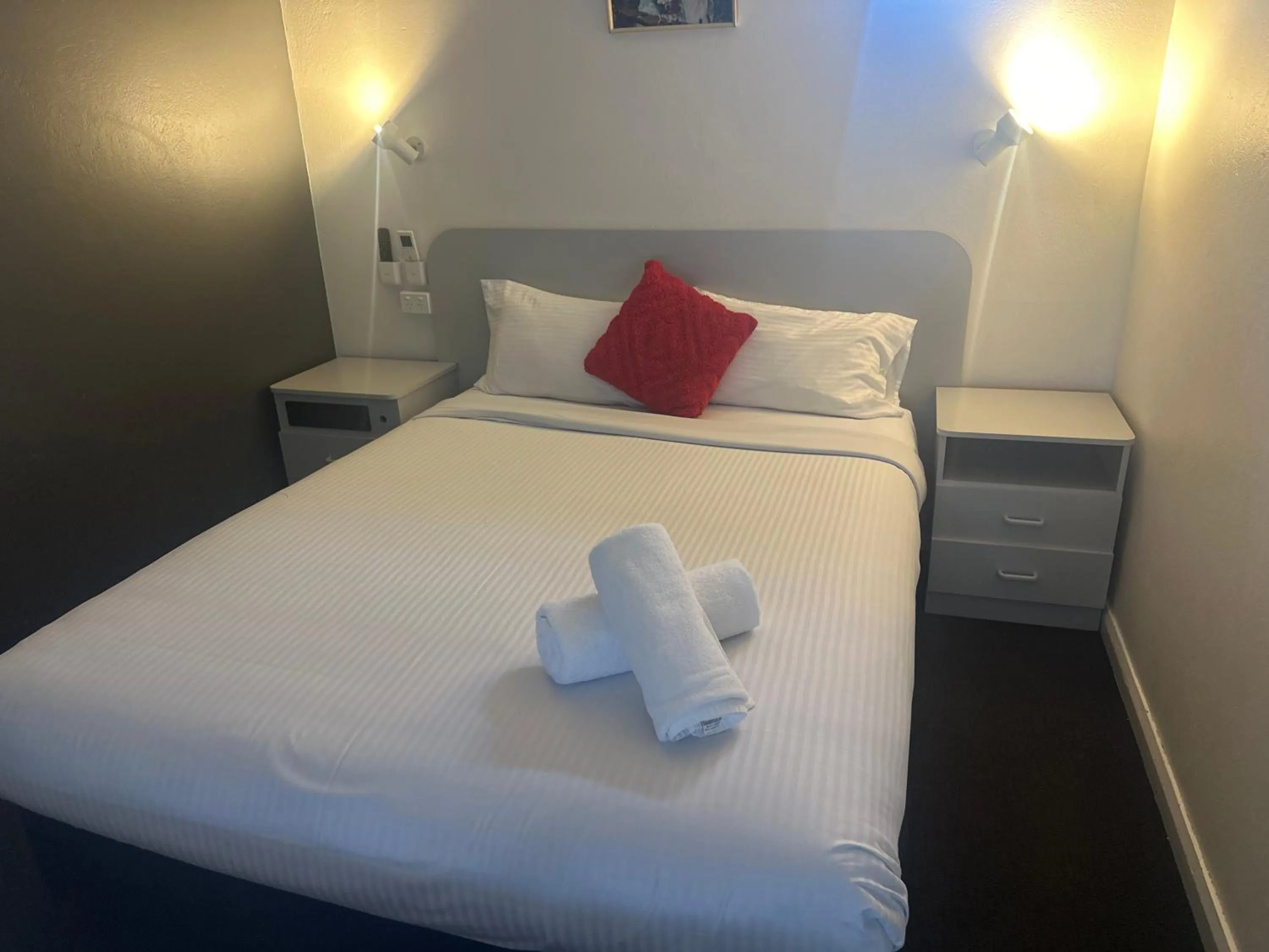 Bed in Memphis Motor Inn- UNDER NEW MANAGEMENT