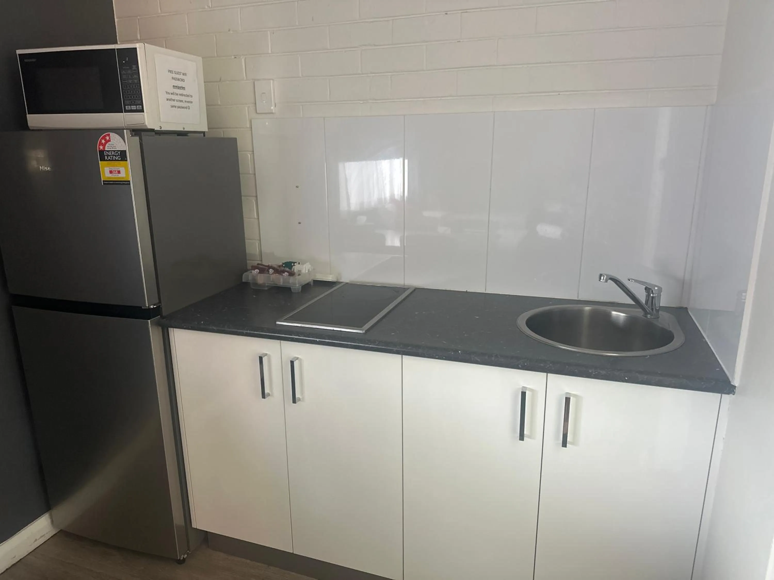 Kitchen or kitchenette in Memphis Motor Inn- UNDER NEW MANAGEMENT