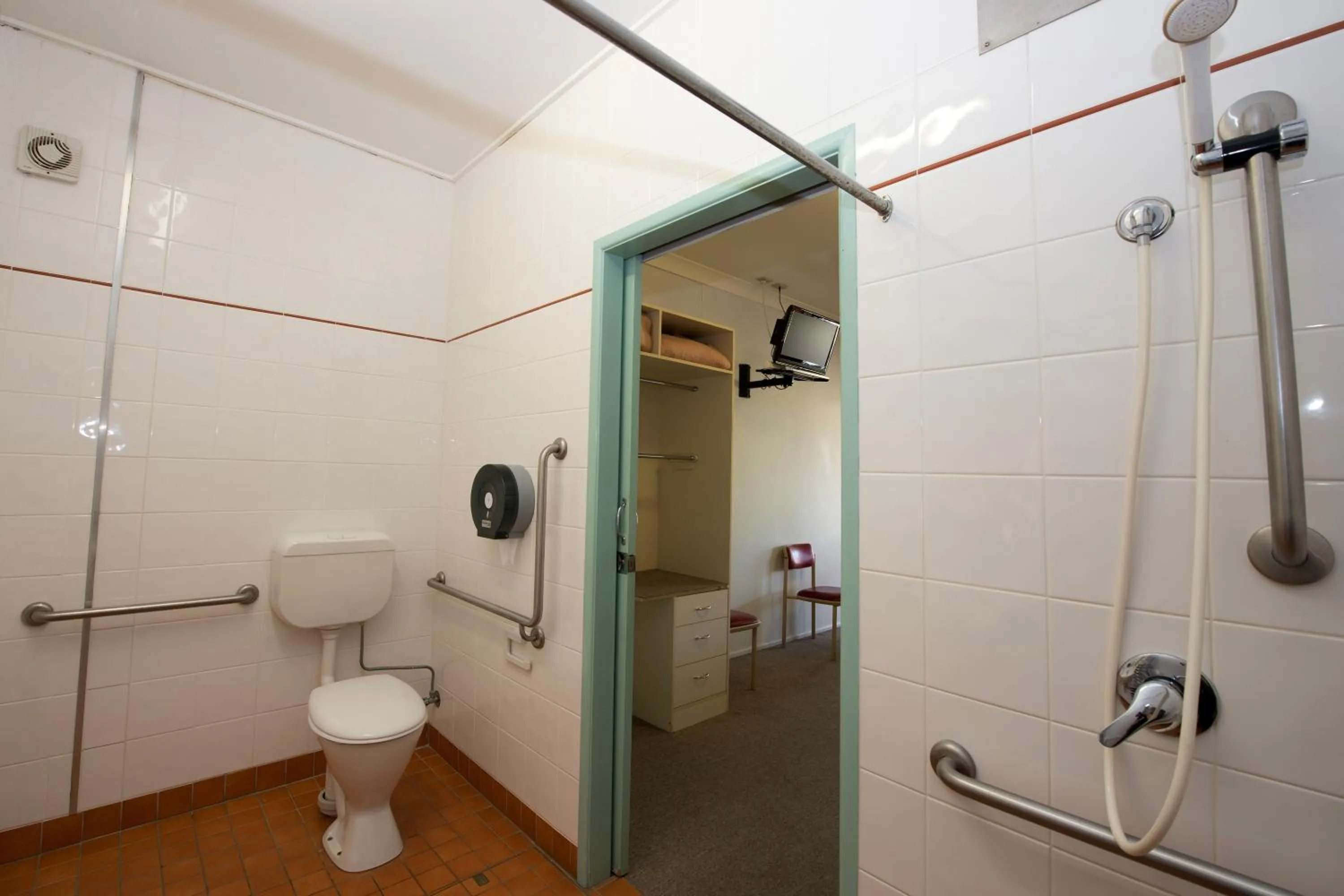 Bathroom in Lamington Hotel Motel - Detached Motel
