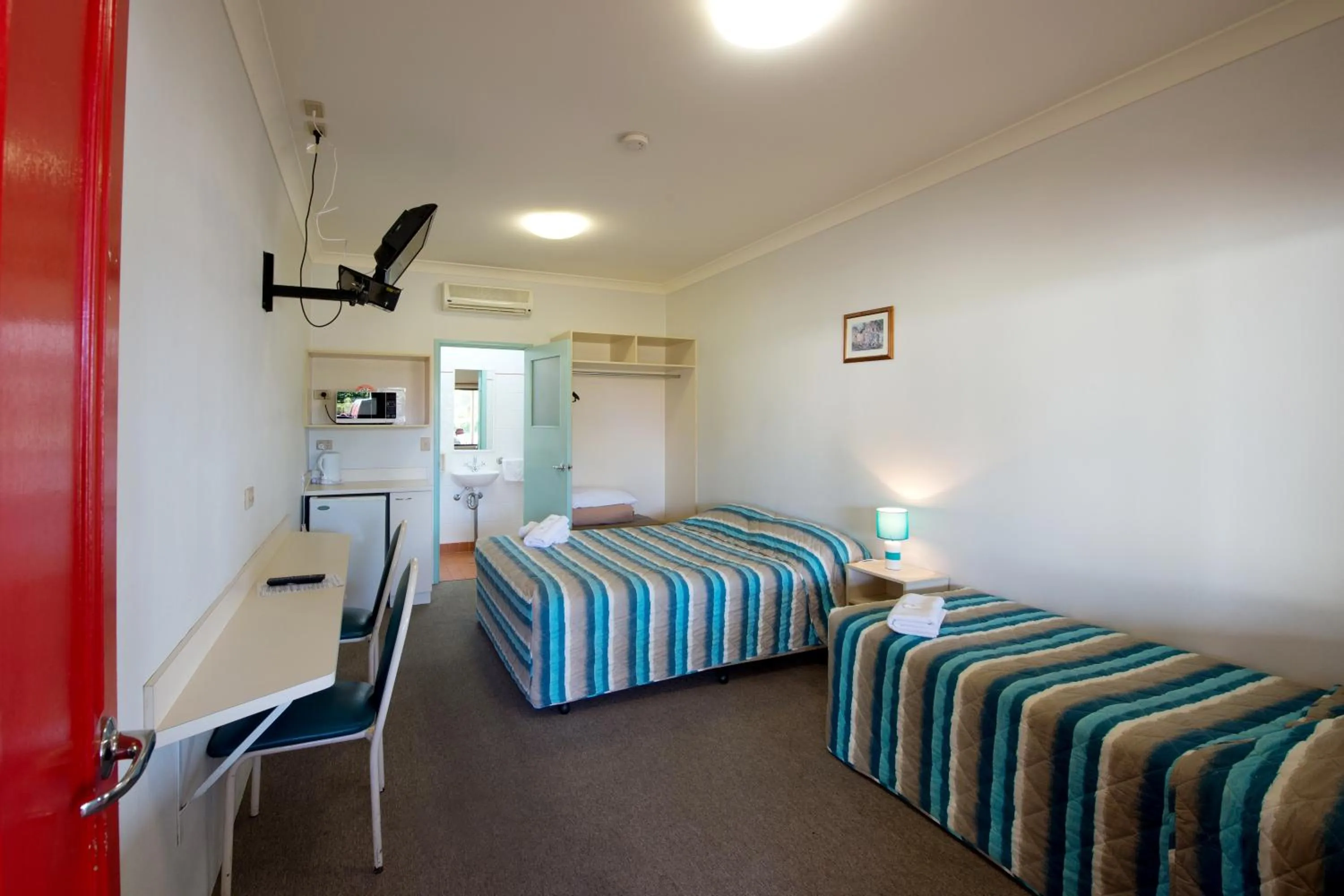 Bed in Lamington Hotel Motel - Detached Motel