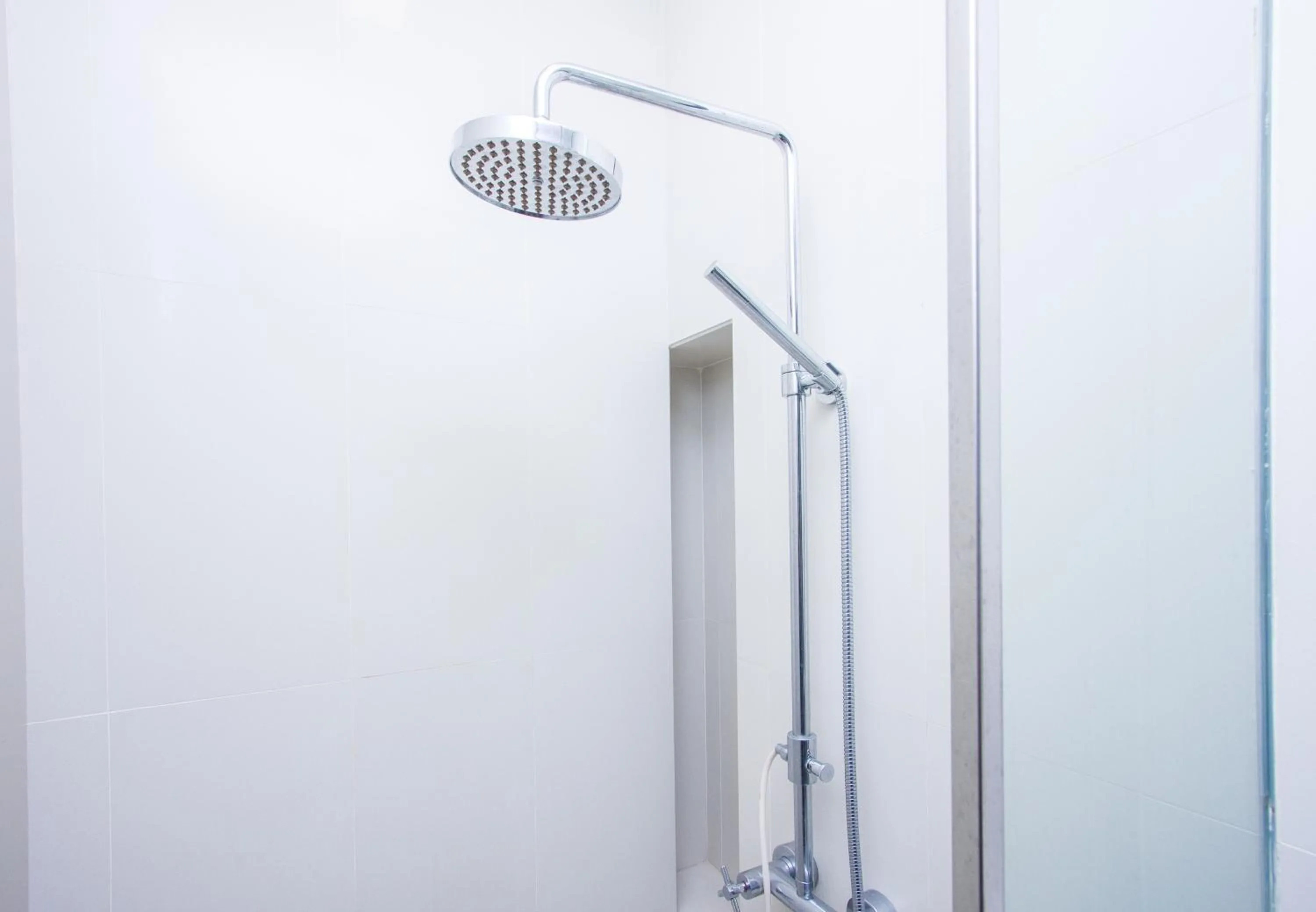 Shower in Profolio @ Straits Quay